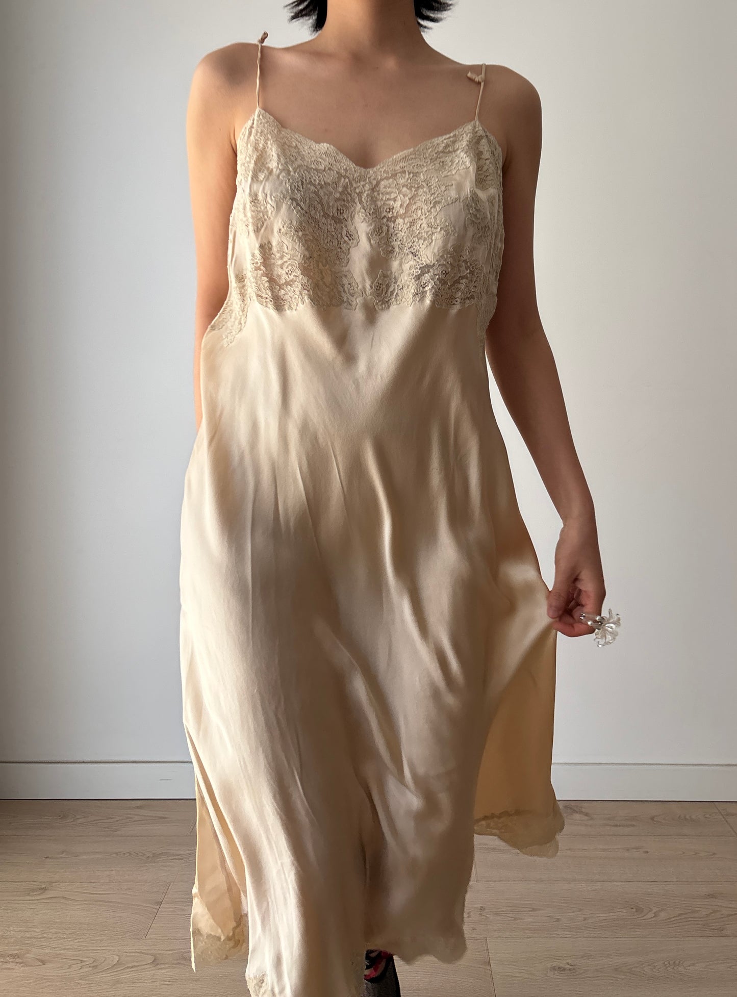 1930s heavy lace beige silk slip