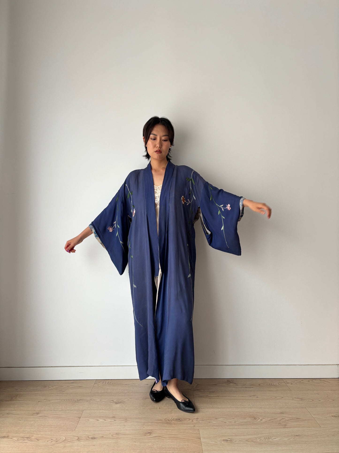 1920s embroidery silk Japanese Kimono, Jazz Age Art Dec Silk Kimono Robe/Jacket