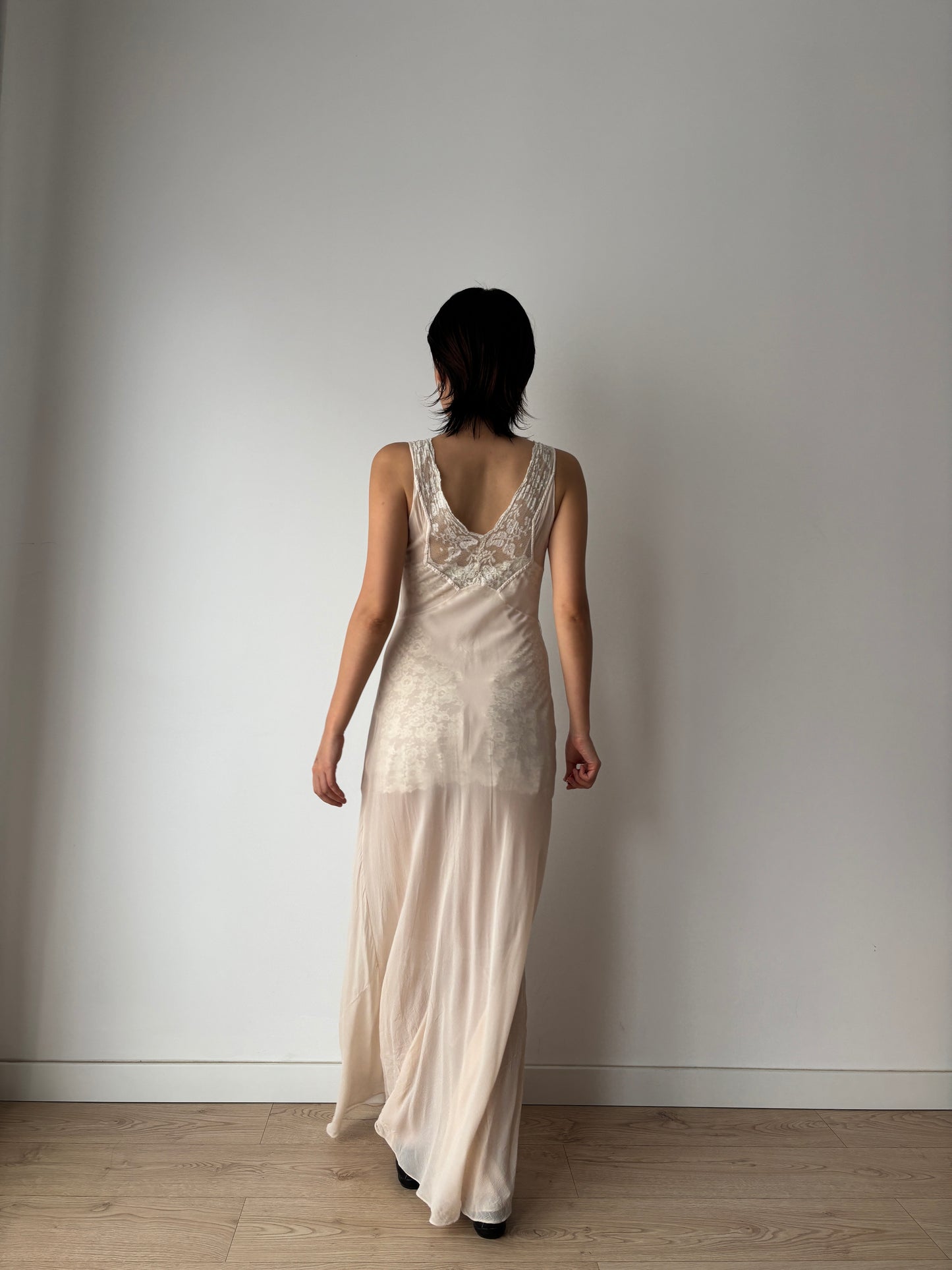 1930s Pale Pink Silk Bias Cut Silk Chiffon Appliqué Nightie