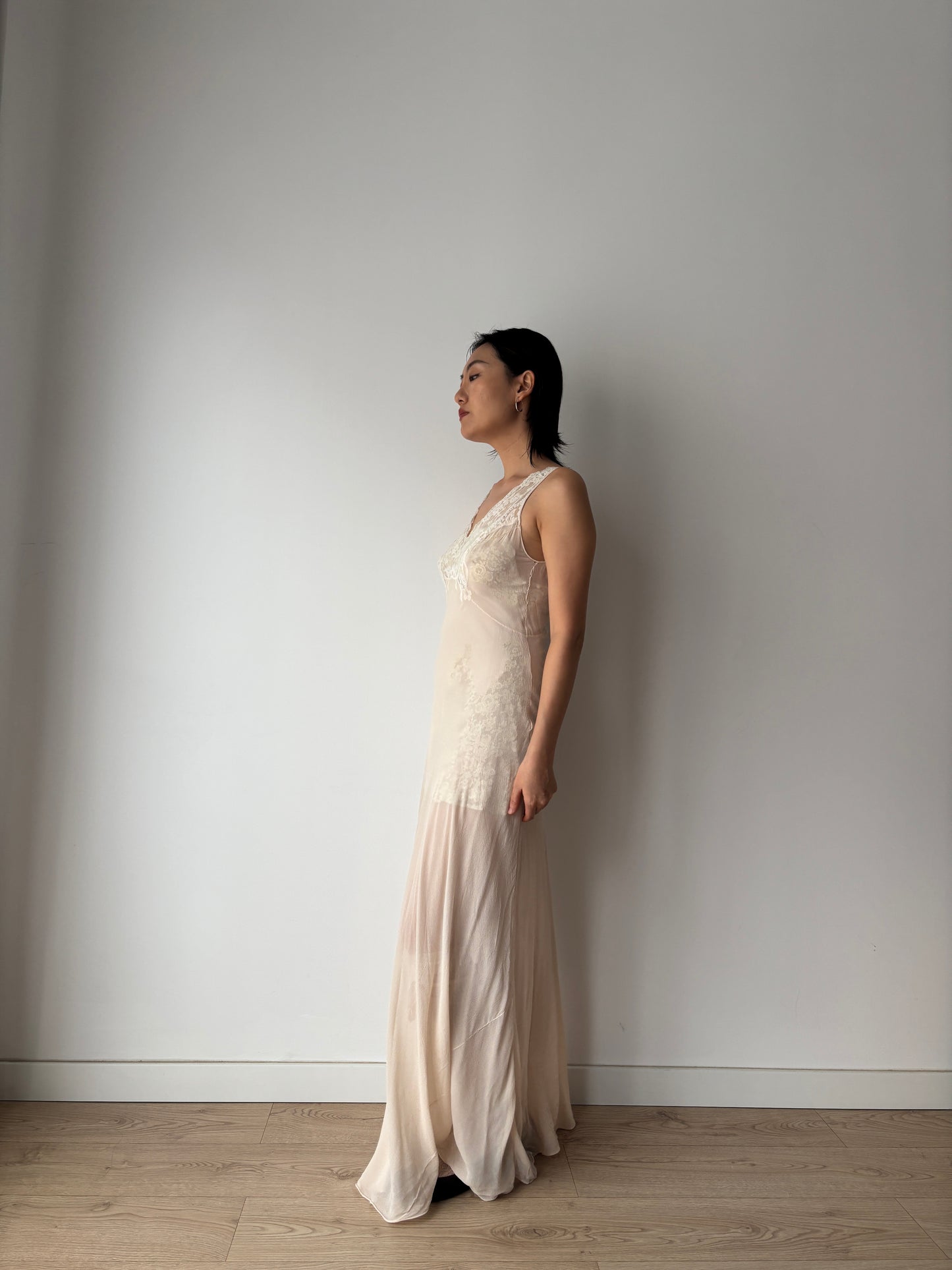 1930s Pale Pink Silk Bias Cut Silk Chiffon Appliqué Nightie