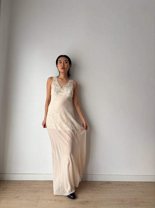 1930s Pale Pink Silk Bias Cut Silk Chiffon Appliqué Nightie