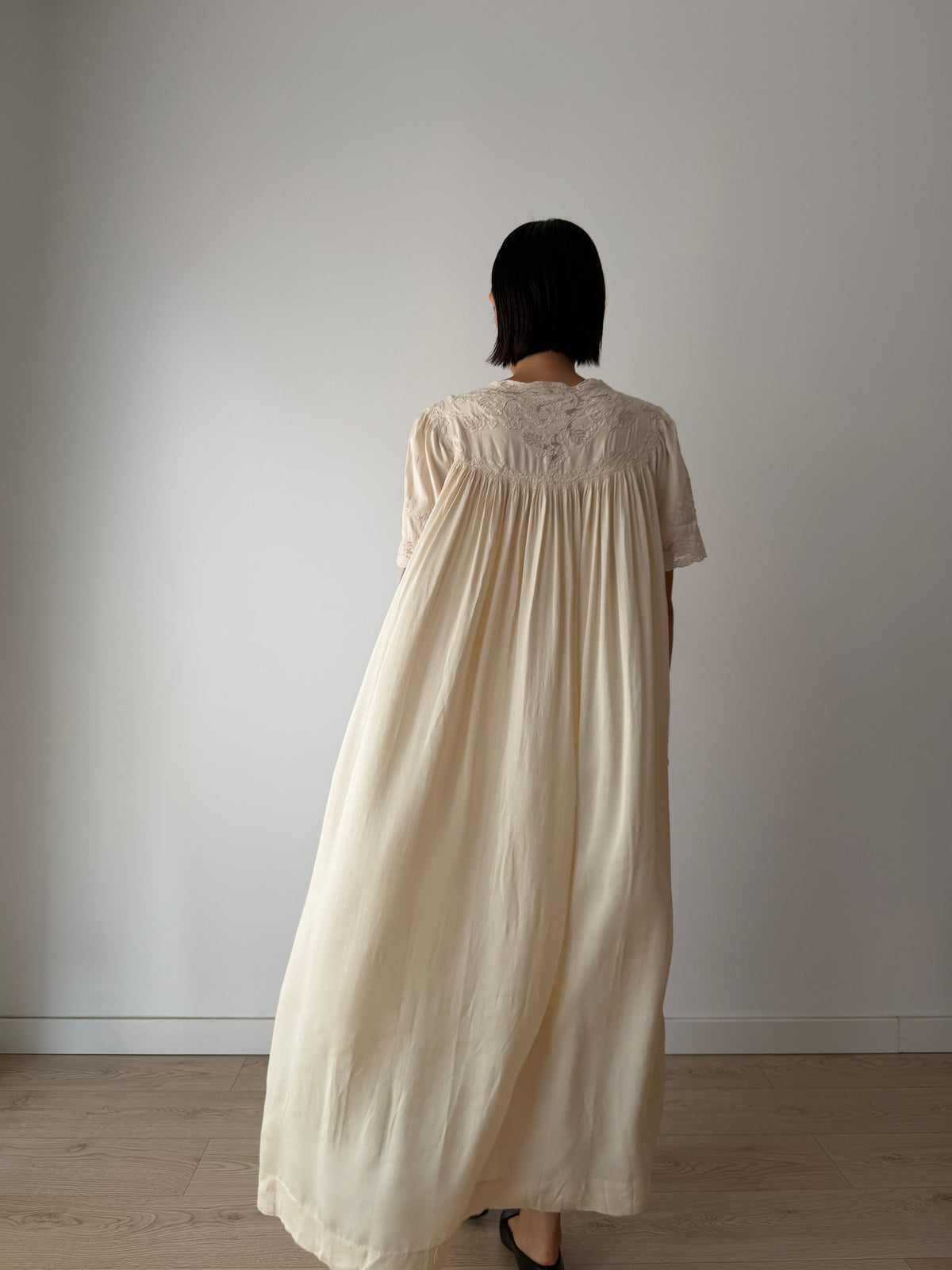 1930s Ivory Silk Peignoir Robe With Bow | French Lace Detail Boudoir Dressing Gown