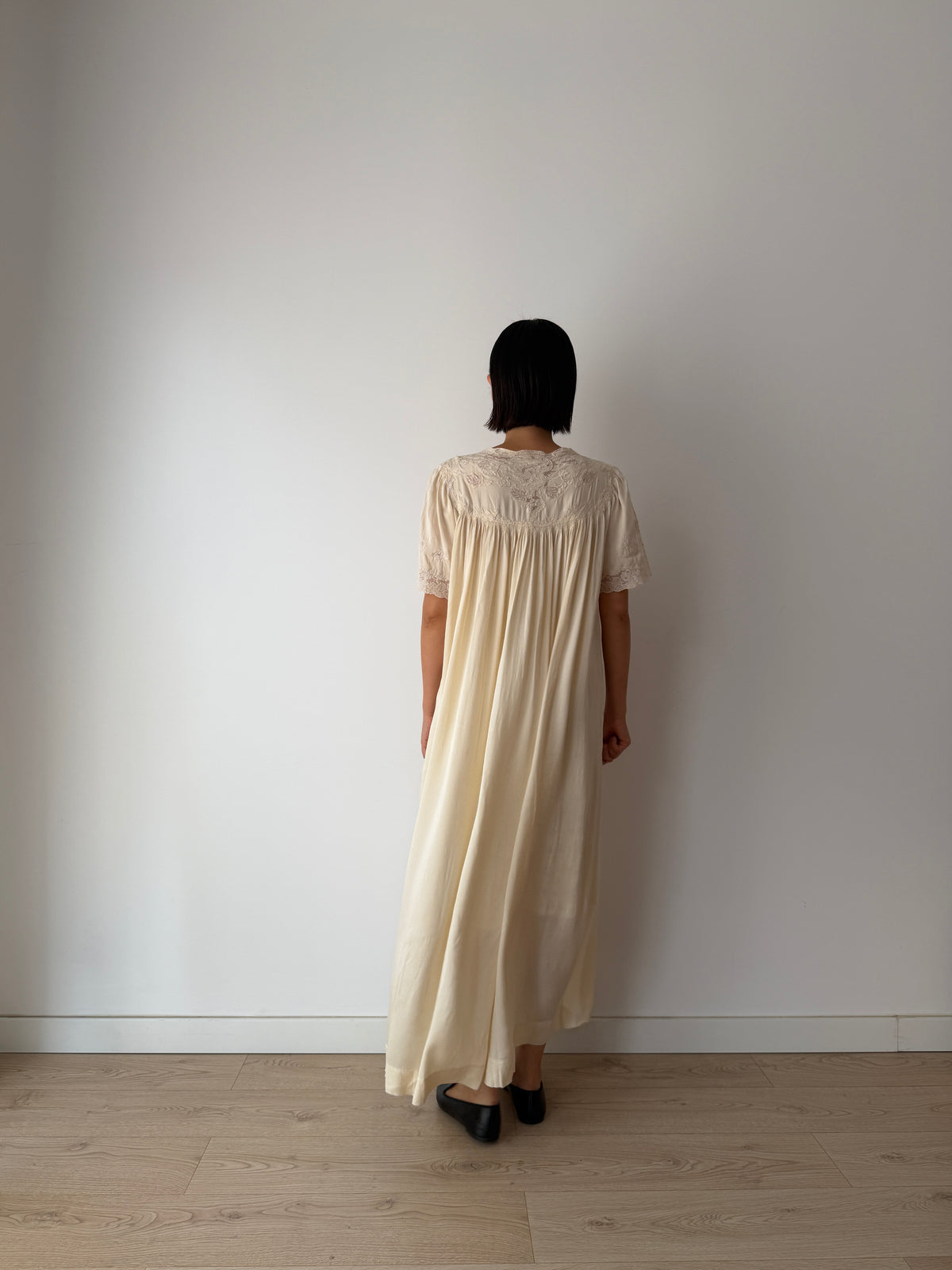 1930s Ivory Silk Peignoir Robe With Bow | French Lace Detail Boudoir Dressing Gown