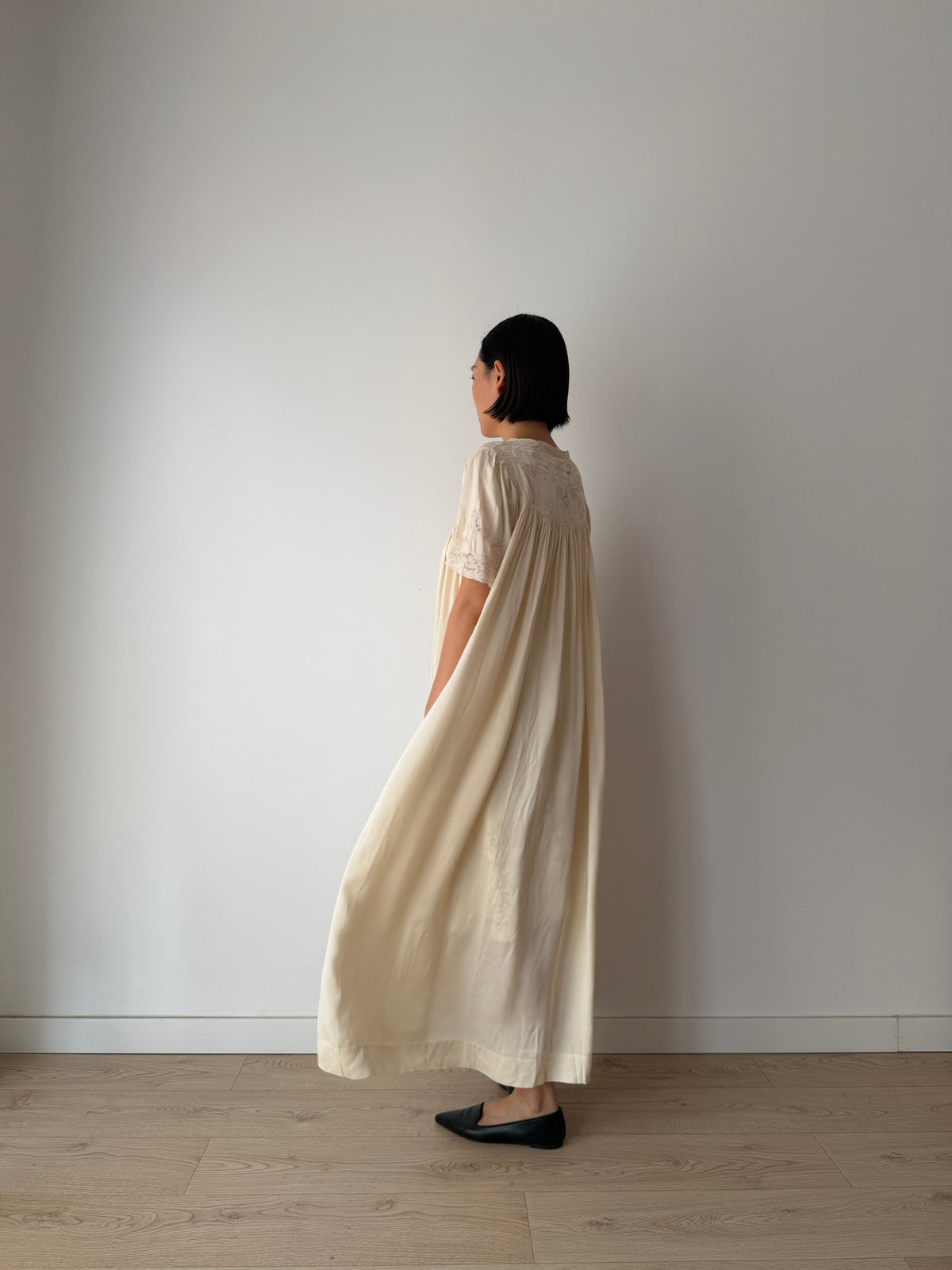 1930s Ivory Silk Peignoir Robe With Bow | French Lace Detail Boudoir Dressing Gown