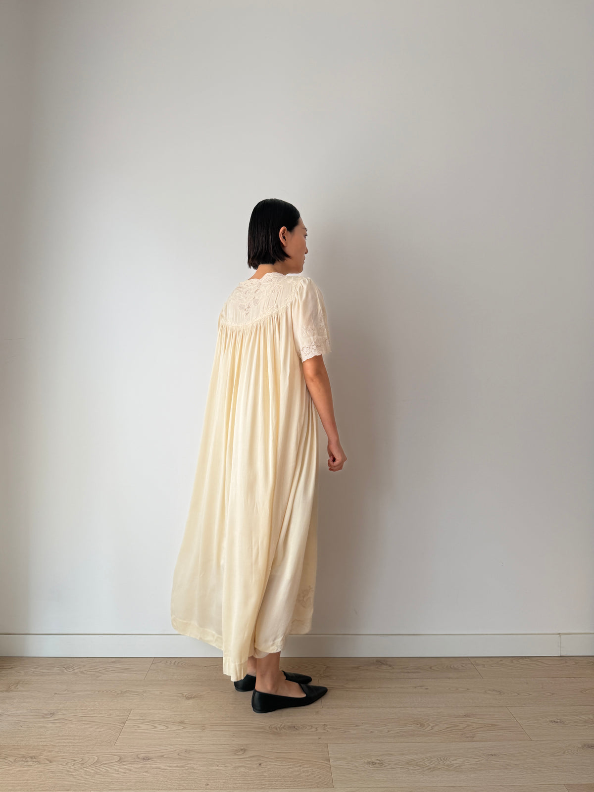 1930s Ivory Silk Peignoir Robe With Bow | French Lace Detail Boudoir Dressing Gown