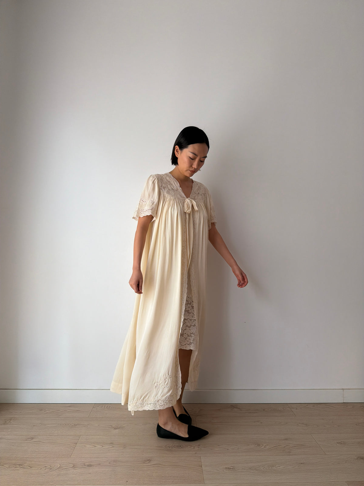1930s Ivory Silk Peignoir Robe With Bow | French Lace Detail Boudoir Dressing Gown