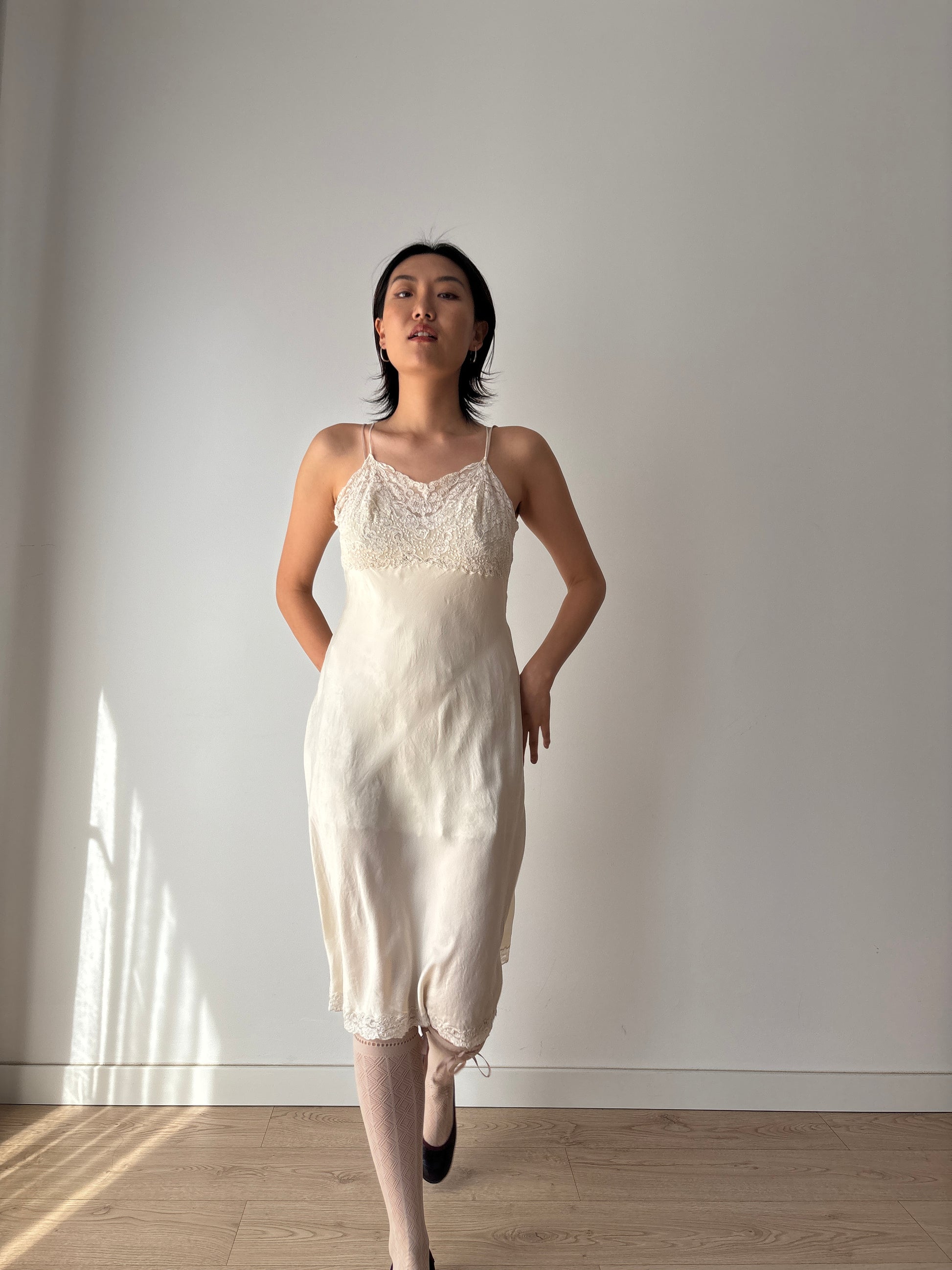 1930s Vintage White Silk Lace Slip Dress shikivintage 1930s Vintage White Silk Lace Slip Dress shikivintage