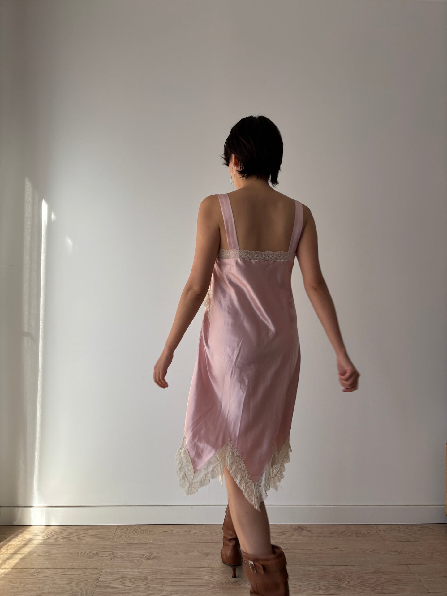 1980s Vintage Pink Rayon Peignoir: Short Robe with Rose Lace & Floral Embroidery