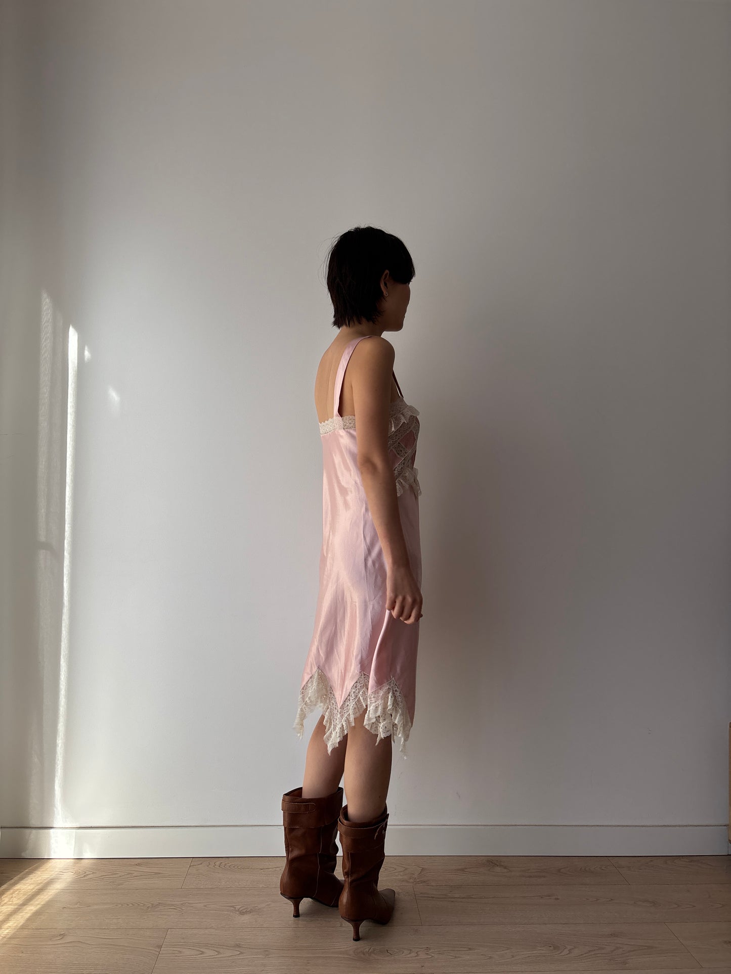 1980s Vintage Pink Rayon Peignoir: Short Robe with Rose Lace & Floral Embroidery