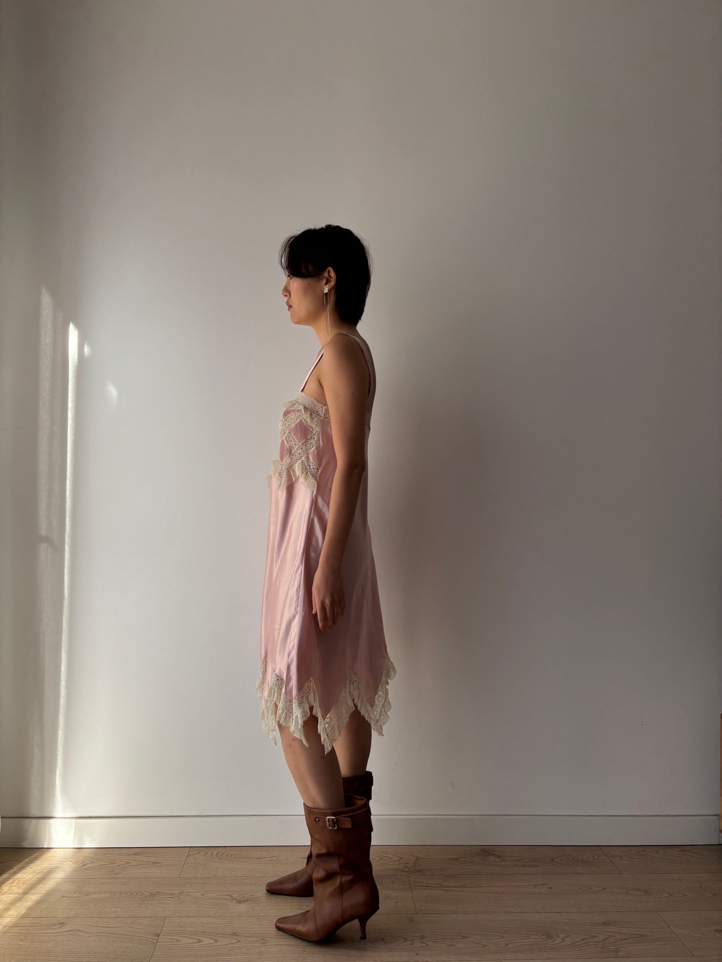 1980s Vintage Pink Rayon Peignoir: Short Robe with Rose Lace & Floral Embroidery