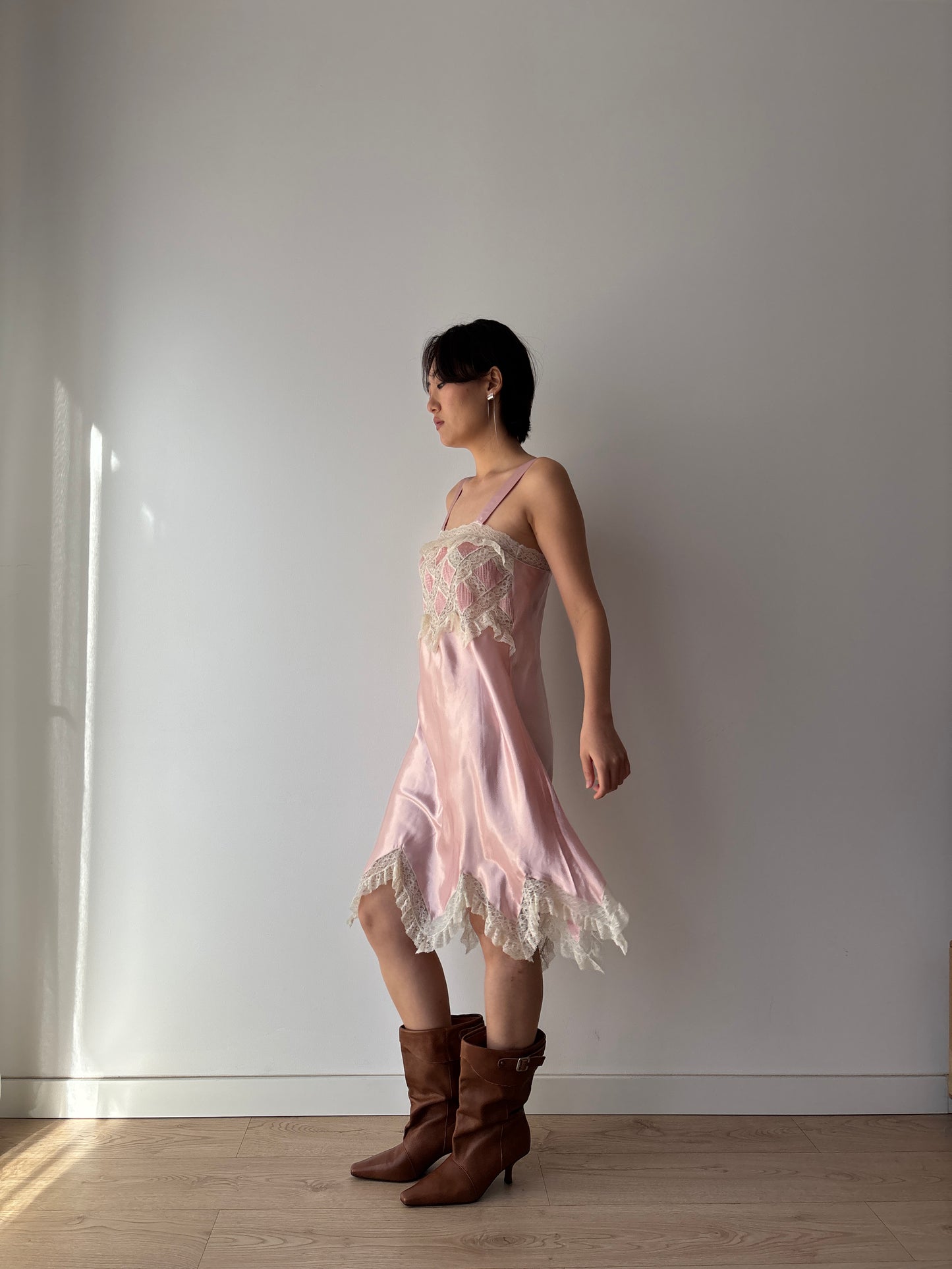 1980s Vintage Pink Rayon Peignoir: Short Robe with Rose Lace & Floral Embroidery