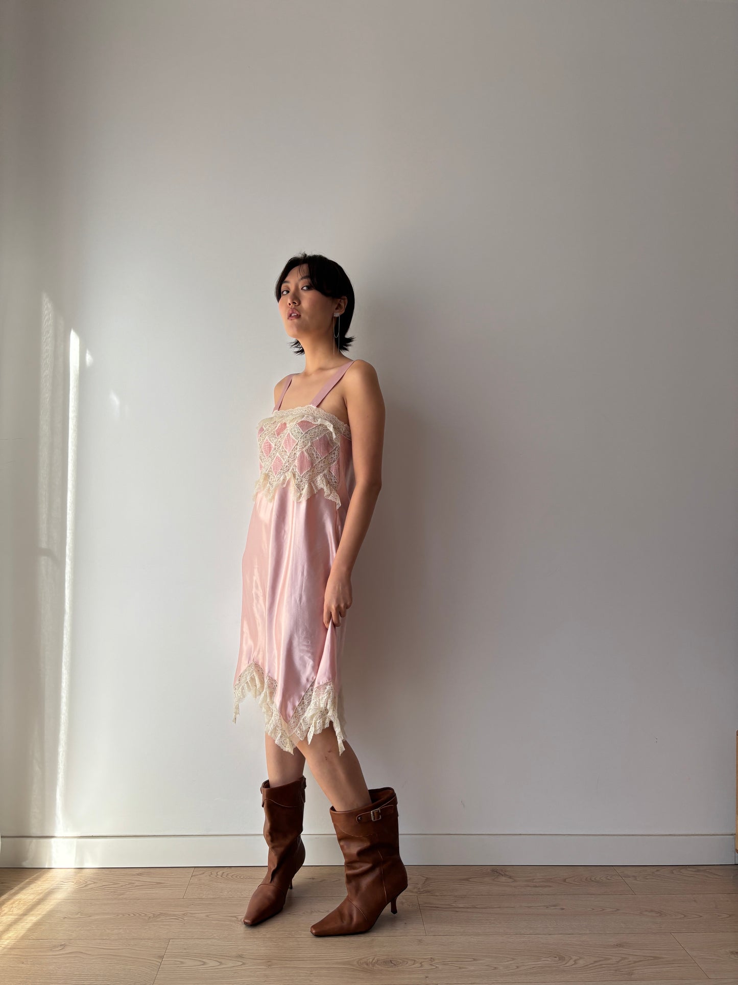 1980s Vintage Pink Rayon Peignoir: Short Robe with Rose Lace & Floral Embroidery