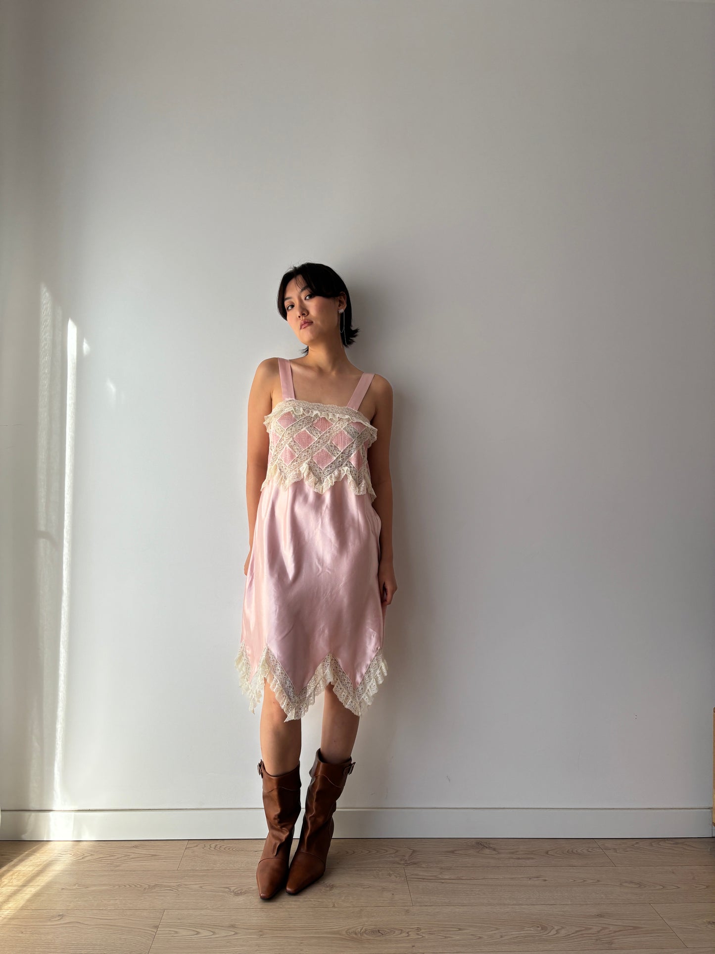 1980s Vintage Pink Rayon Peignoir: Short Robe with Rose Lace & Floral Embroidery