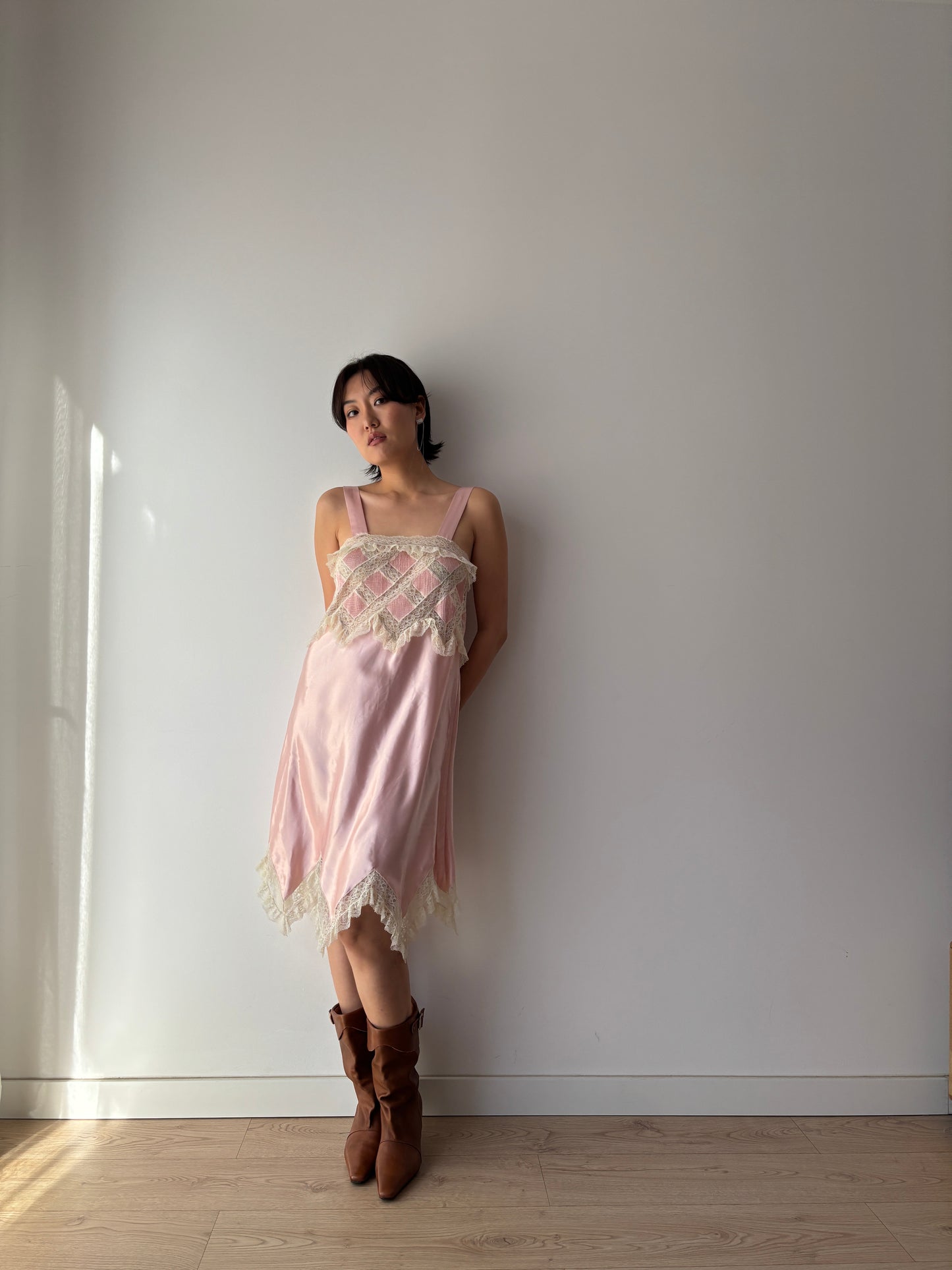 1980s Vintage Pink Rayon Peignoir: Short Robe with Rose Lace & Floral Embroidery