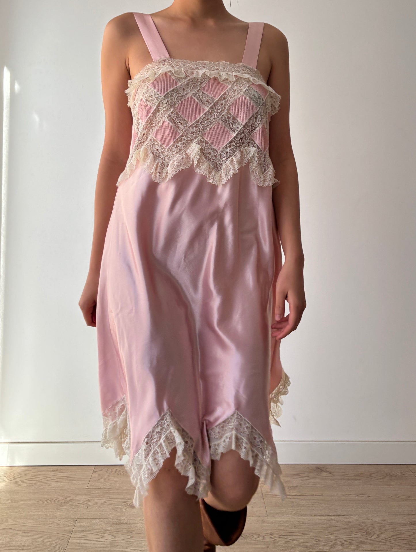 1980s Vintage Pink Rayon Peignoir: Short Robe with Rose Lace & Floral Embroidery