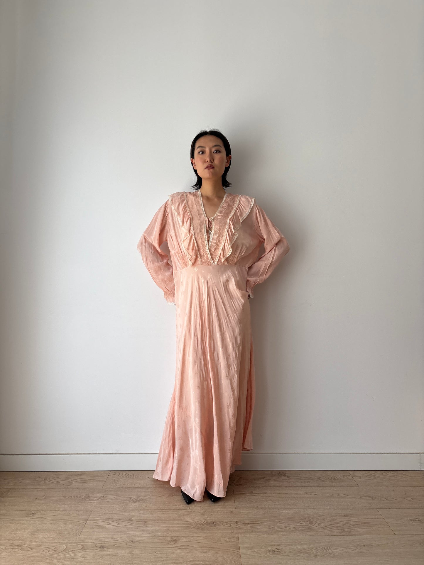 1940s long sleeved floral print pure silk ribbon gown