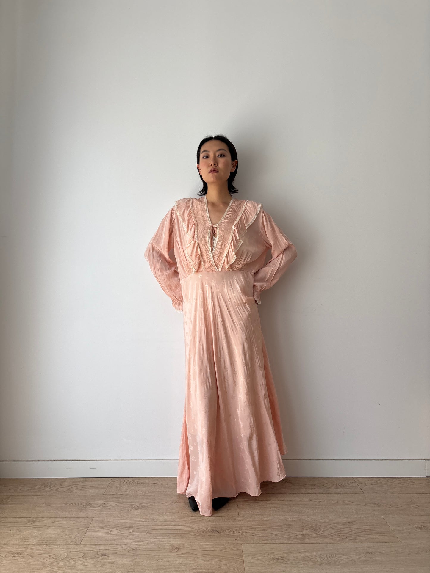 1940s long sleeved floral print pure silk ribbon gown