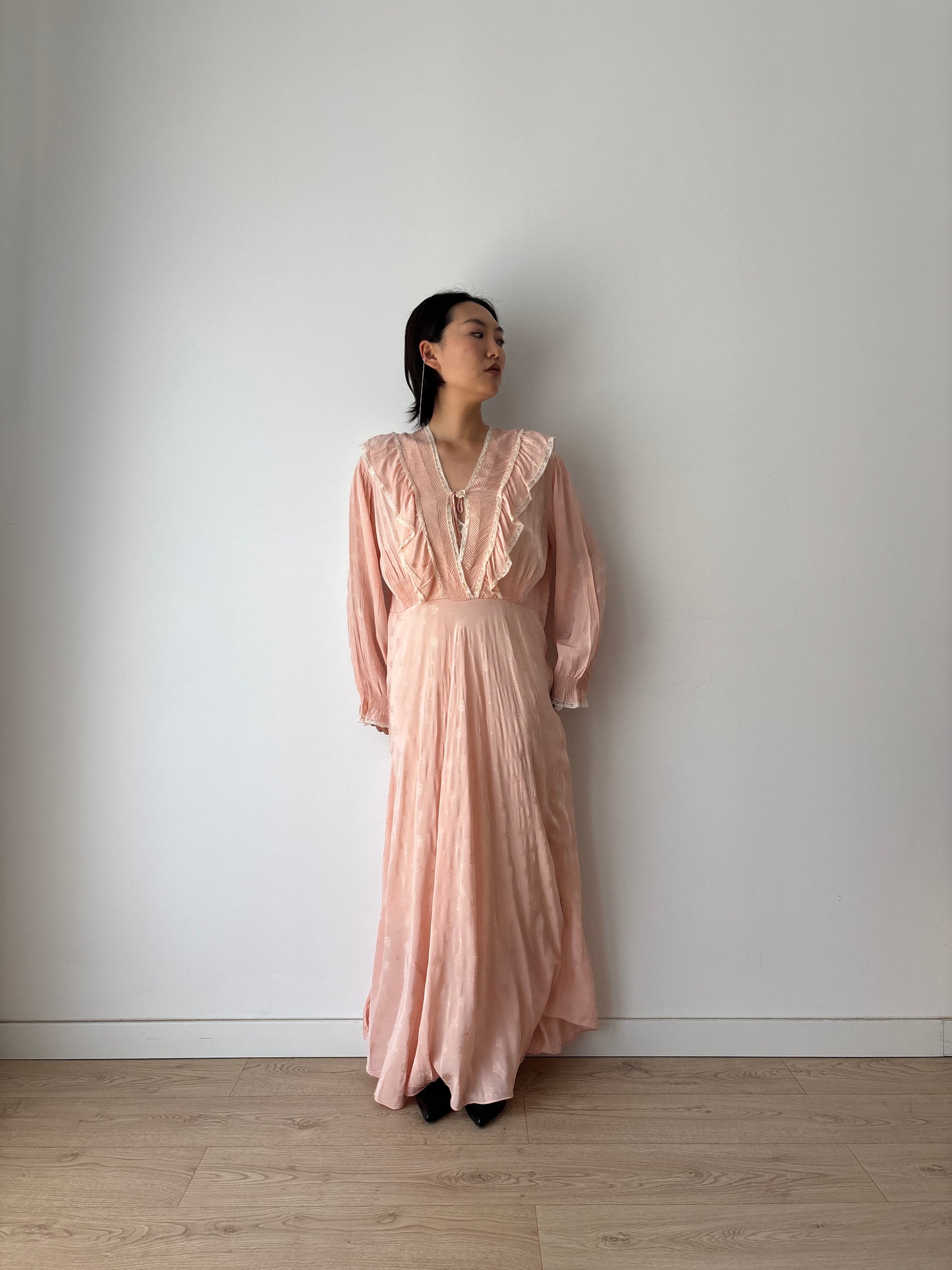 1940s long sleeved floral print pure silk ribbon gown