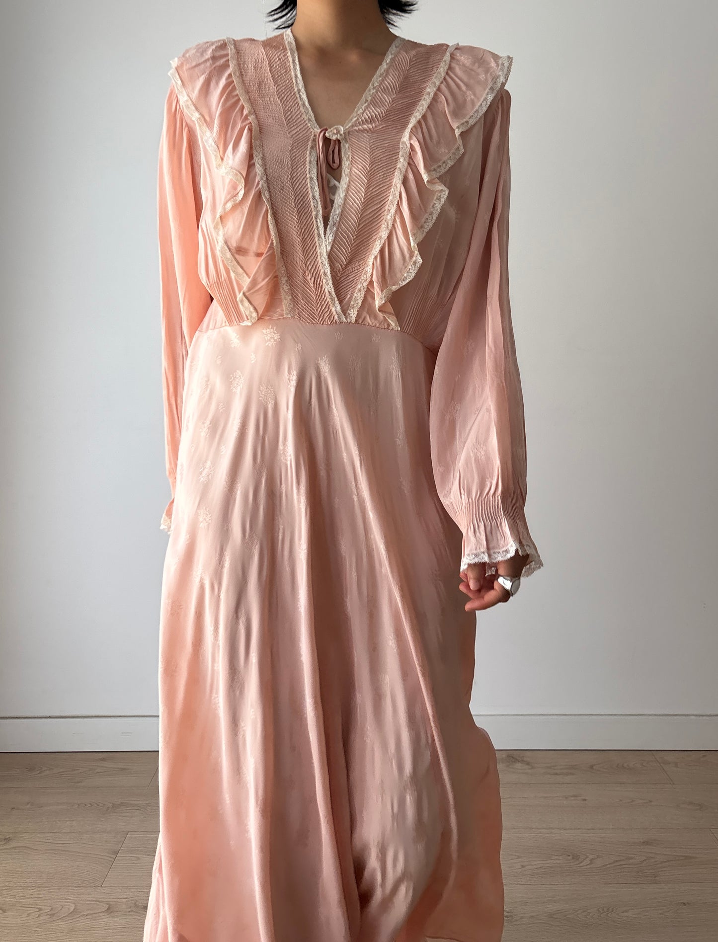 1940s long sleeved floral print pure silk ribbon gown