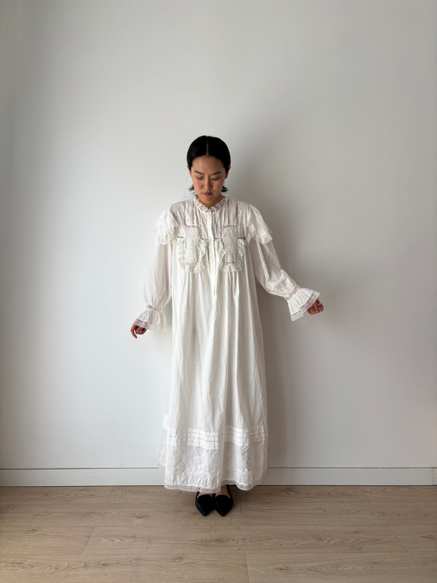 Antique Edwardian White Cotton Lace Dress, Renaissance Victorian Nightdress, French Parisian Maid Lingeriedress