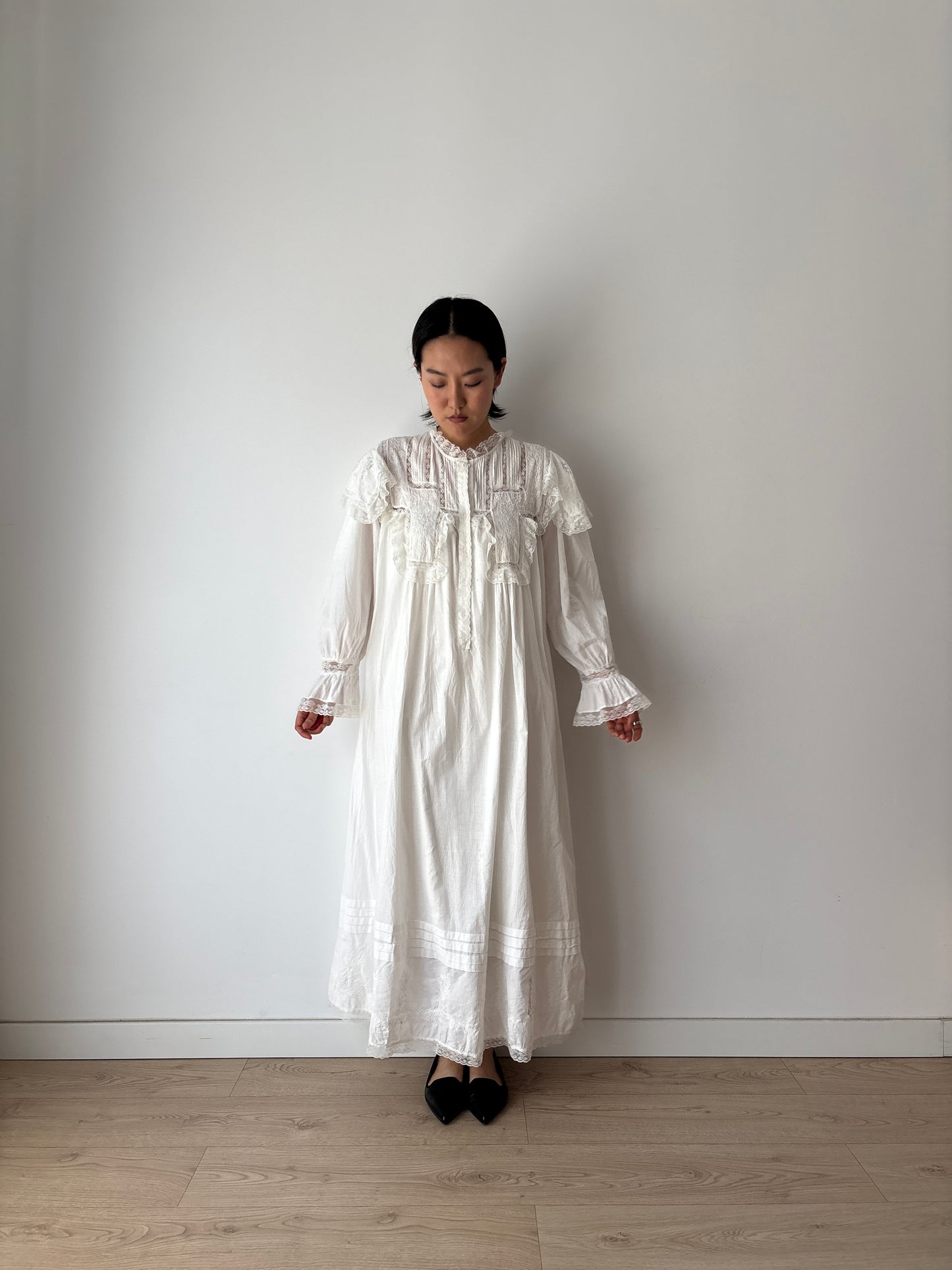 Antique Edwardian White Cotton Lace Dress, Renaissance Victorian Nightdress, French Parisian Maid Lingeriedress