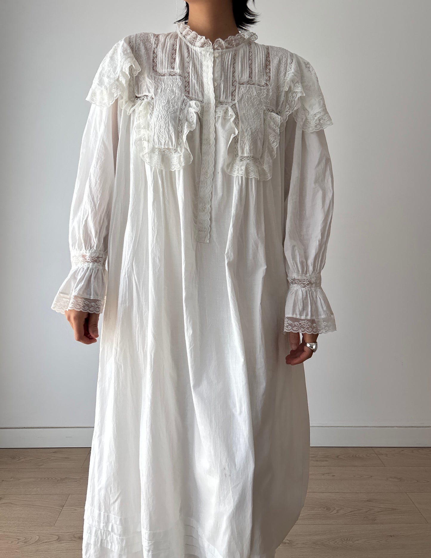 Antique Edwardian White Cotton Lace Dress, Renaissance Victorian Nightdress, French Parisian Maid Lingeriedress