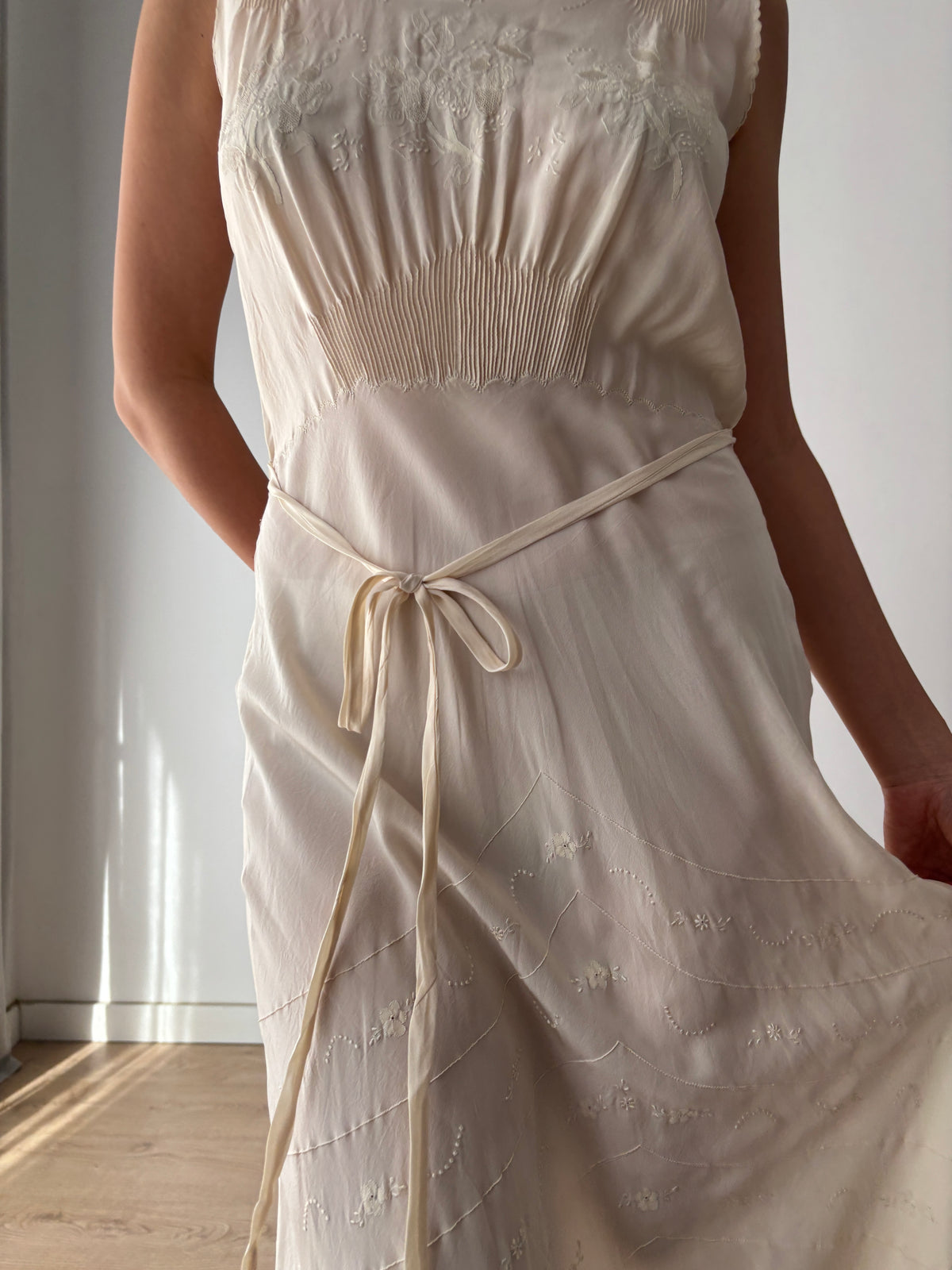 1930s Ivory Silk Chiffon Lace Floral Embroidery Bias Cut Bridal Gown
