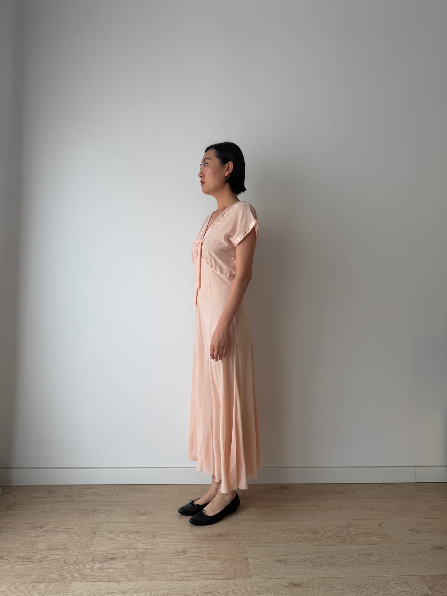 Vintage 1950s Pale Pink Satin Nightgown With Bow