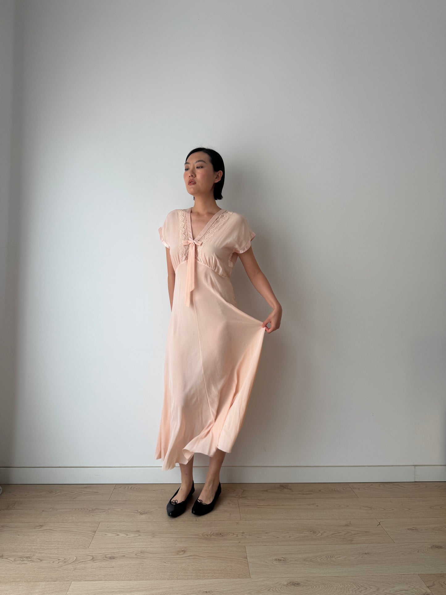 Vintage 1950s Pale Pink Satin Nightgown With Bow