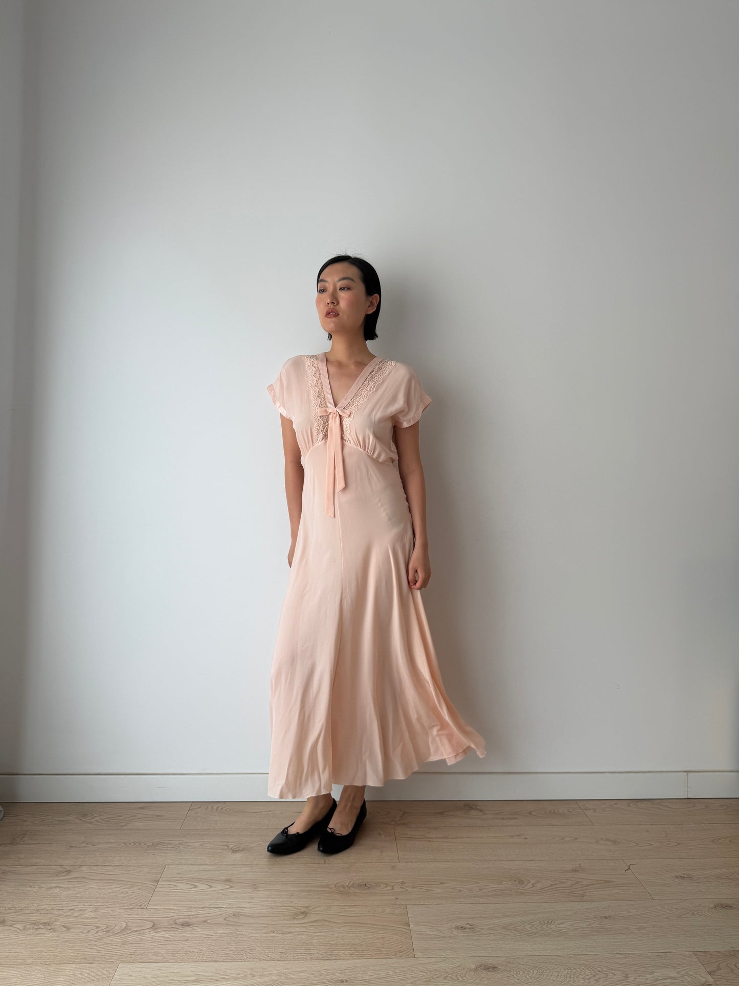 Vintage 1950s Pale Pink Satin Nightgown With Bow