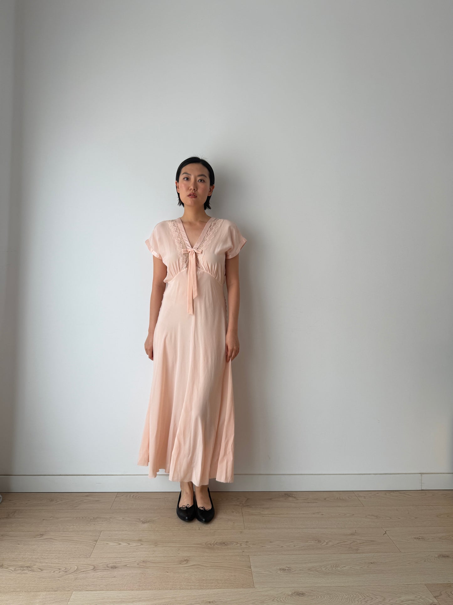 Vintage 1950s Pale Pink Satin Nightgown With Bow