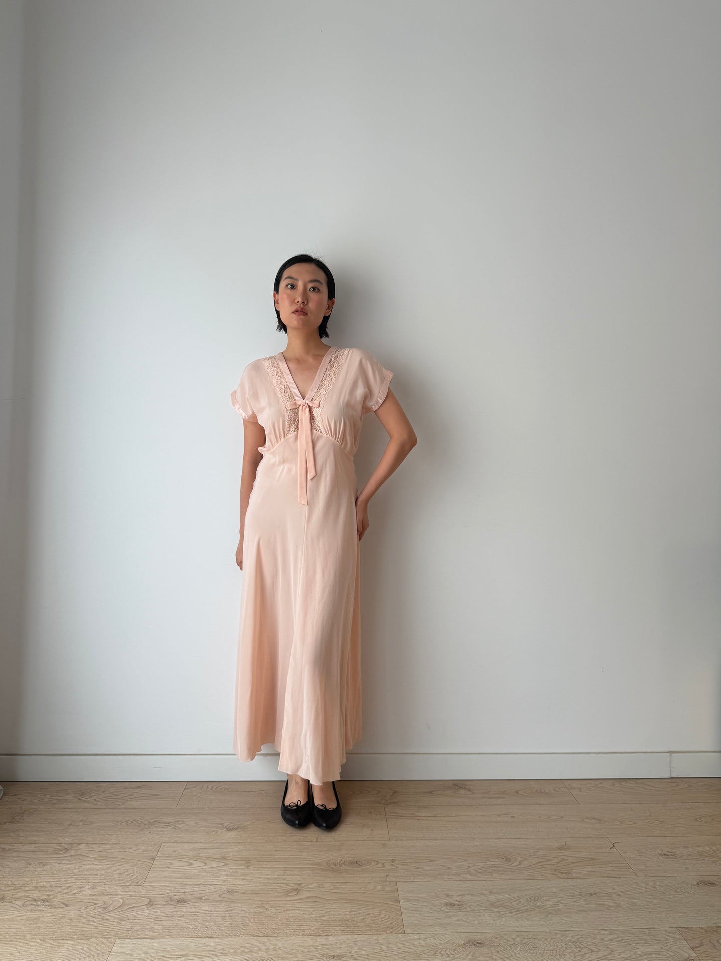 Vintage 1950s Pale Pink Satin Nightgown With Bow