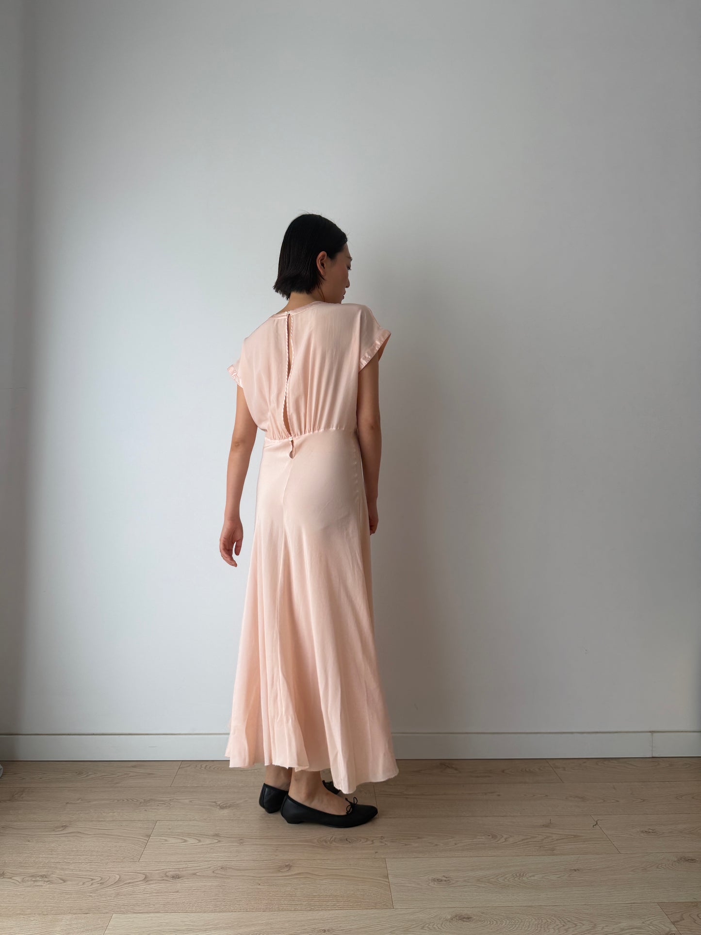 Vintage 1950s Pale Pink Satin Nightgown With Bow