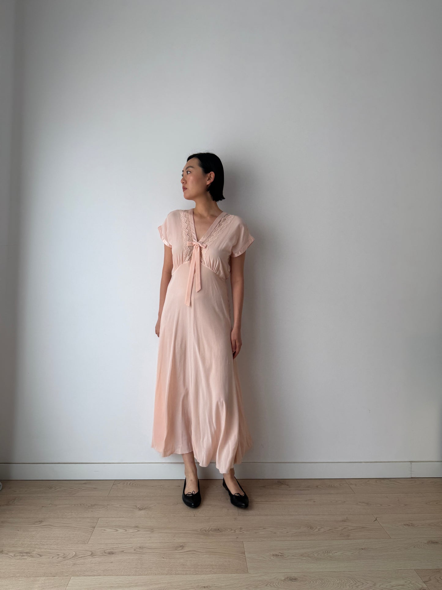 Vintage 1950s Pale Pink Satin Nightgown With Bow