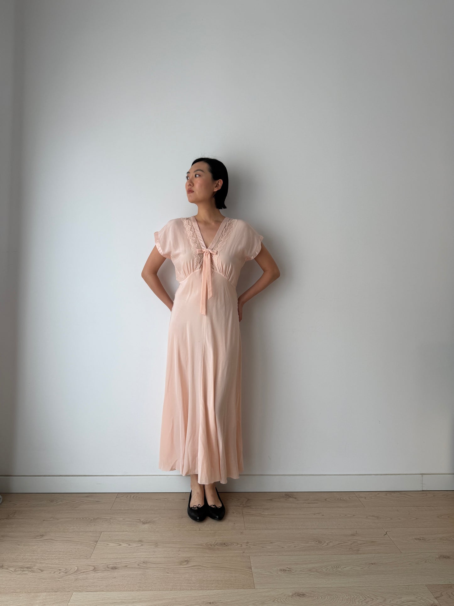 Vintage 1950s Pale Pink Satin Nightgown With Bow