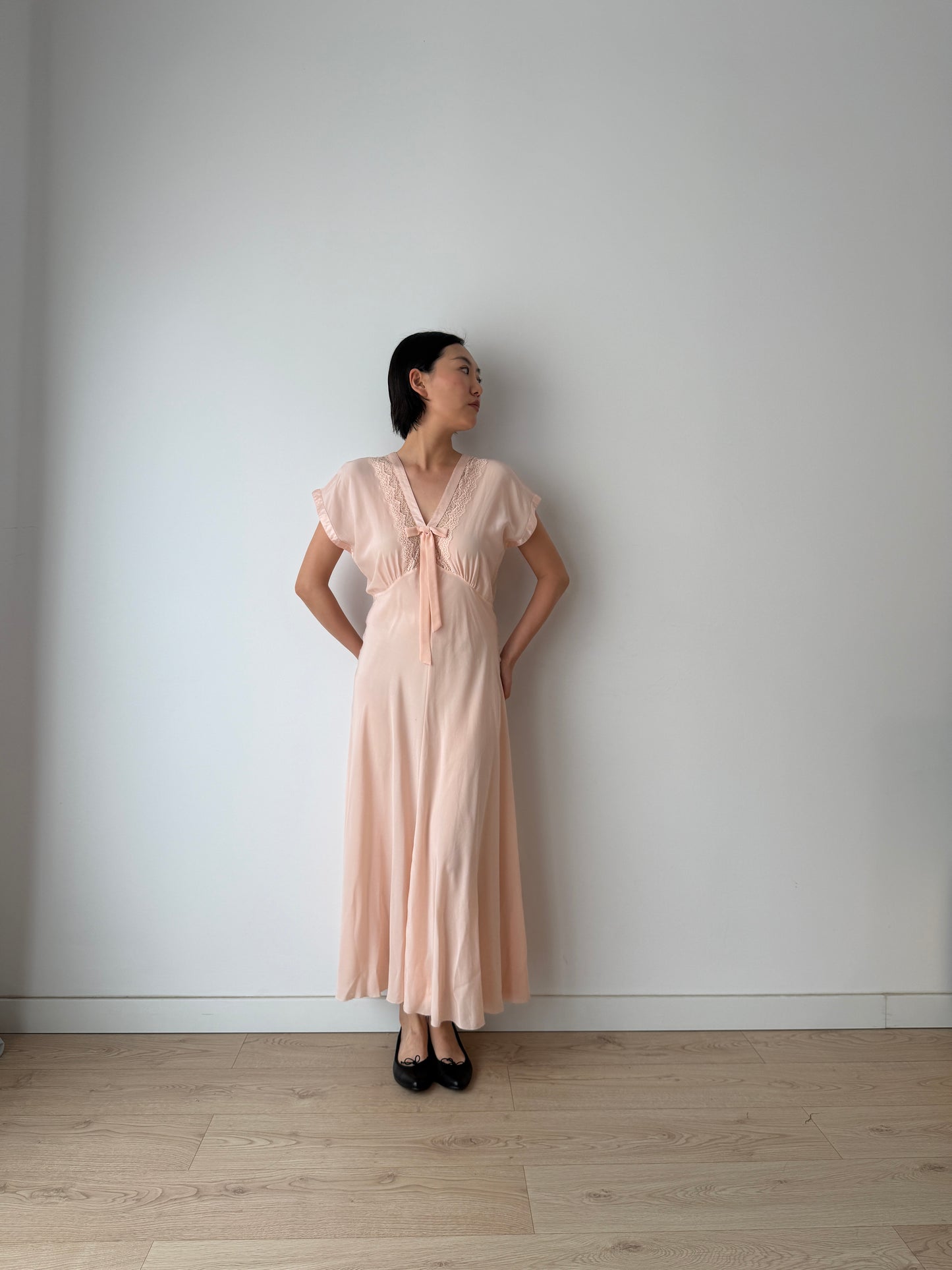 Vintage 1950s Pale Pink Satin Nightgown With Bow