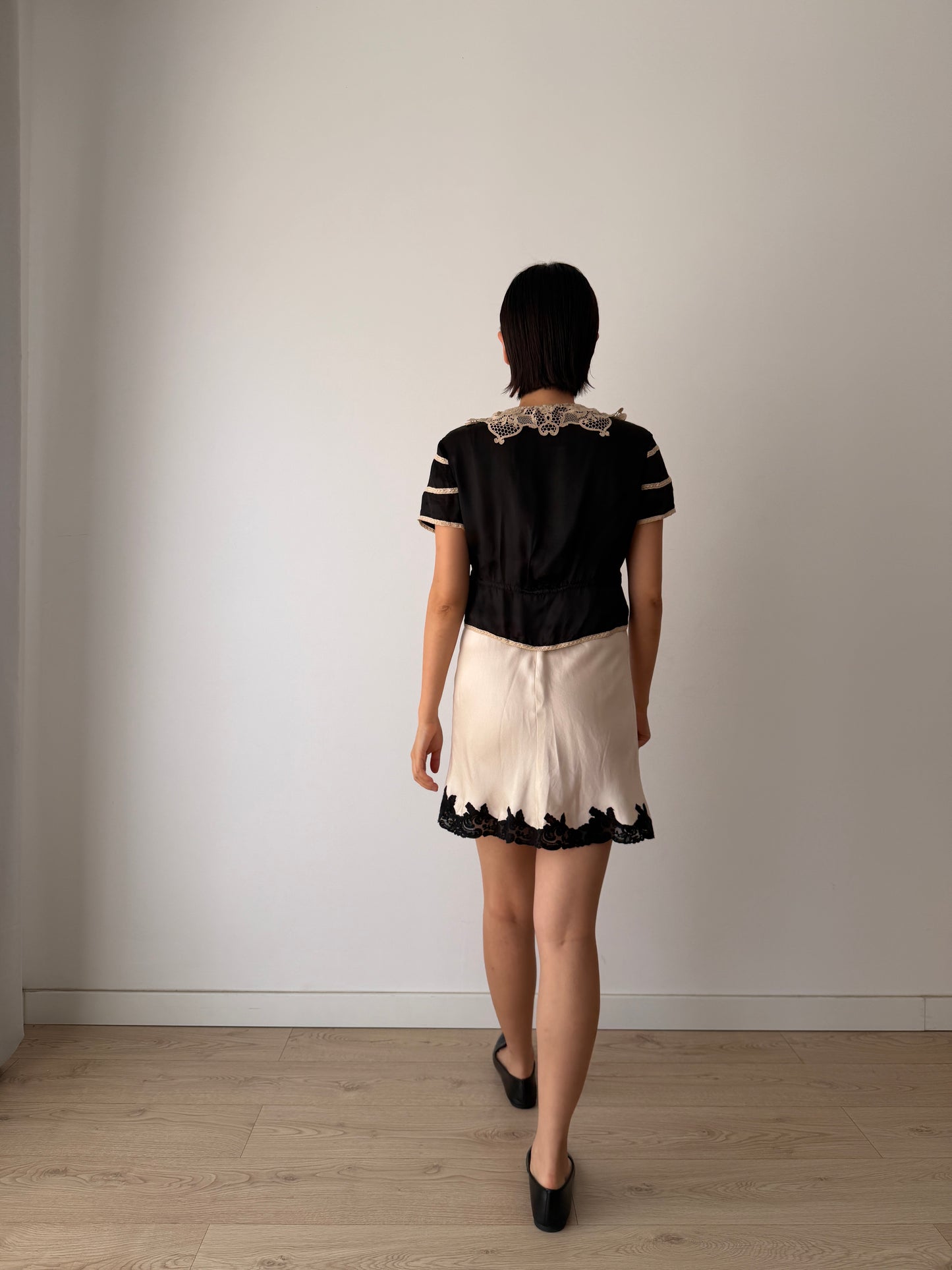 Vintage Black Pure Silk Lace Bed Jacket With Ribbon Closure