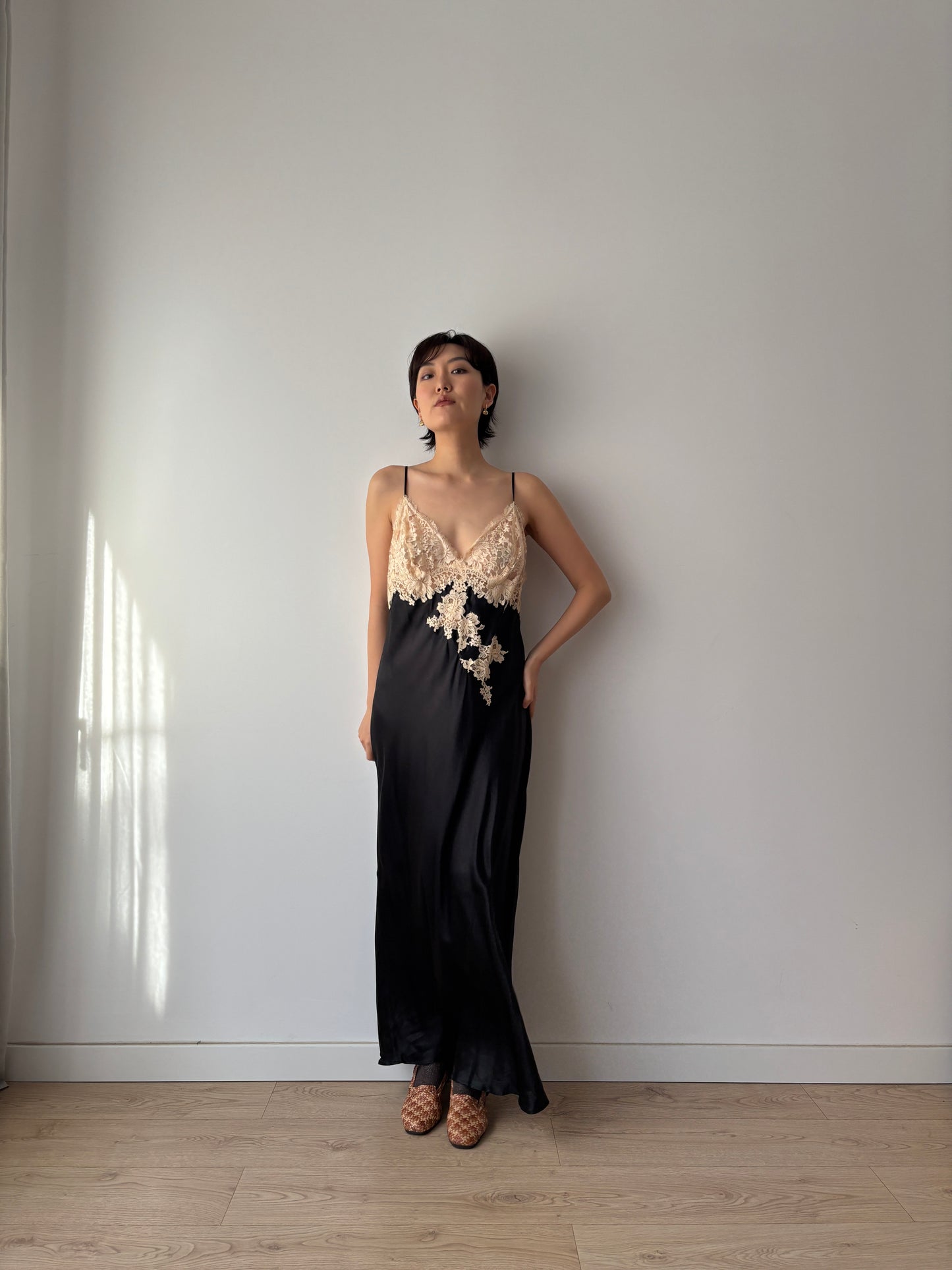 Y2K Black Silk Slip Dress: Straight Cut with Lace Embroidery for Evening