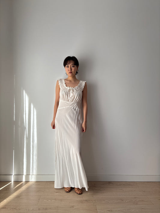 1930s Bias Cut Romantic Bridal Gown: Silk with Bow & Lace Detail