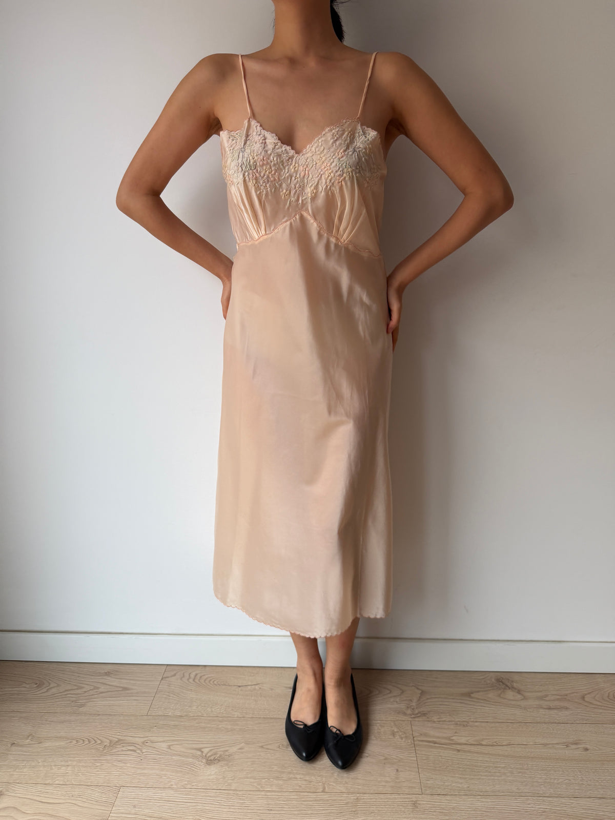 1950s–1960s Peach Pink Nylon Slip Dress, Pastel Floral Embroidery, Vintage Lingerie