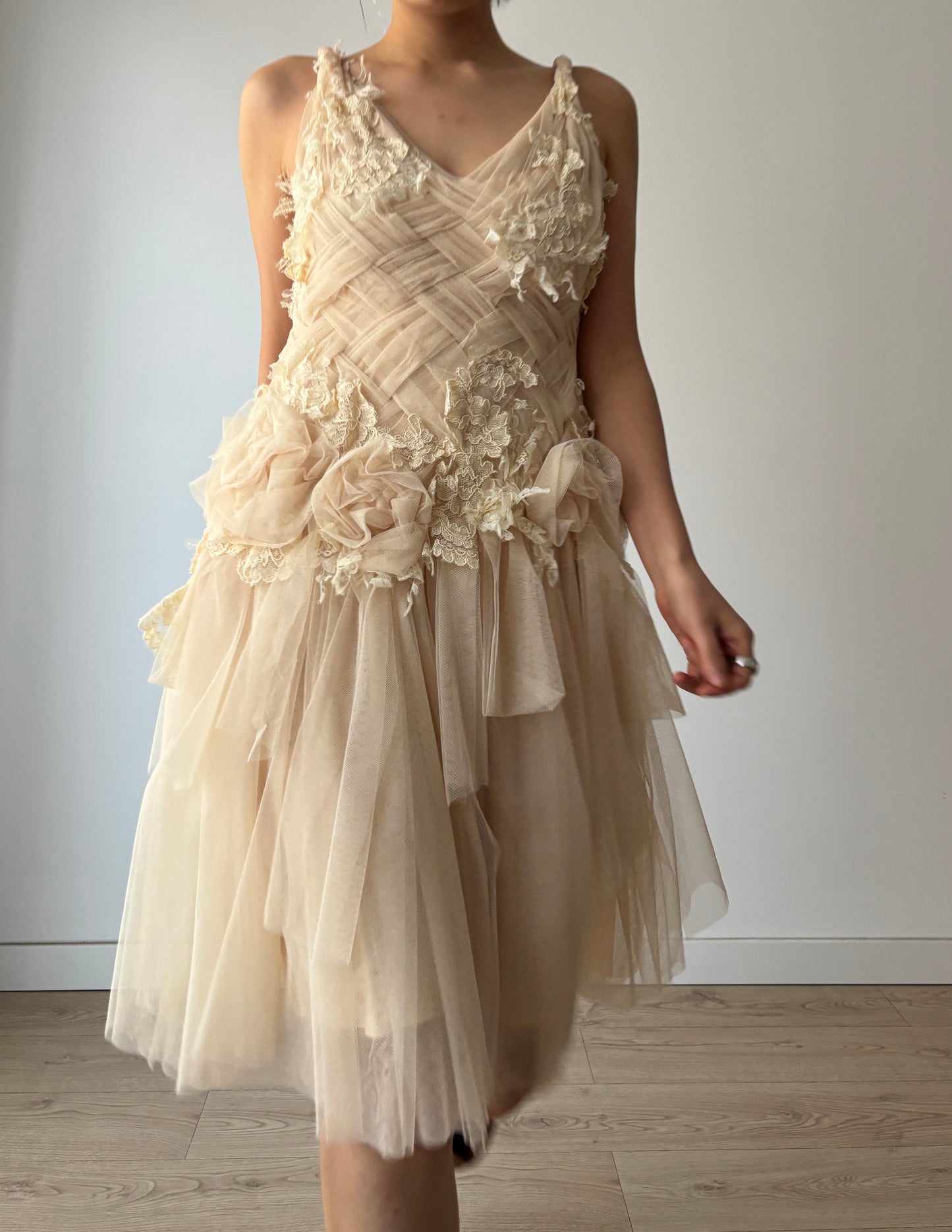 Y2K Romantic Organza Dress: Lace Appliqué Roses, Crisscross Bodice, Layered Skirt & Twisted Straps