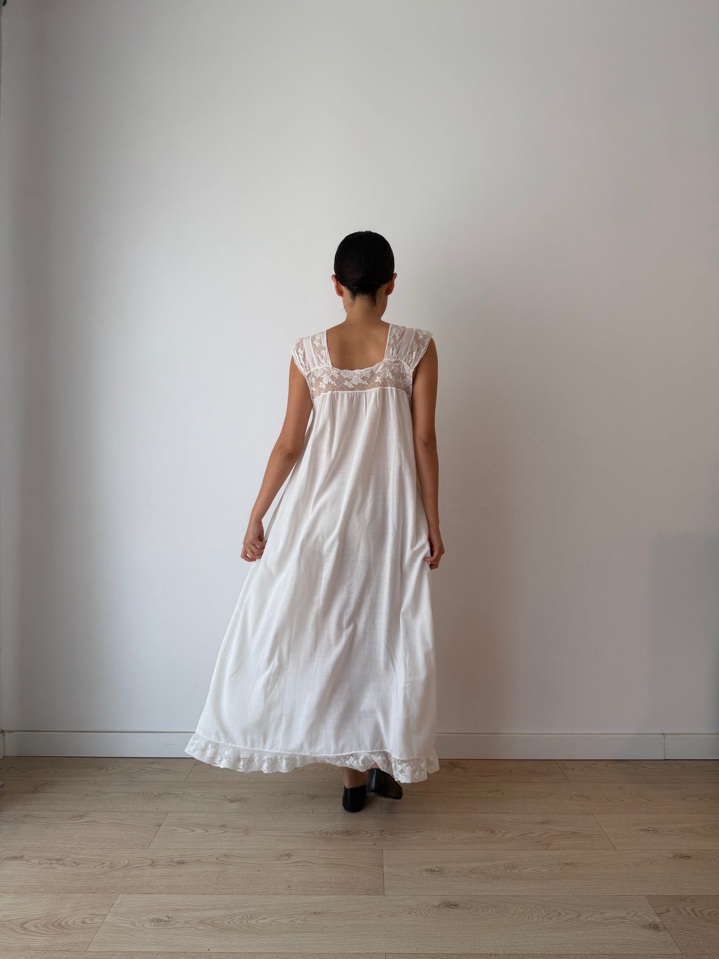 Antique Romantic White Cotton Lace Renaissance Edwardian Nightdress, Vintage French Parisian Romantic Floral Bridal Slip Dress