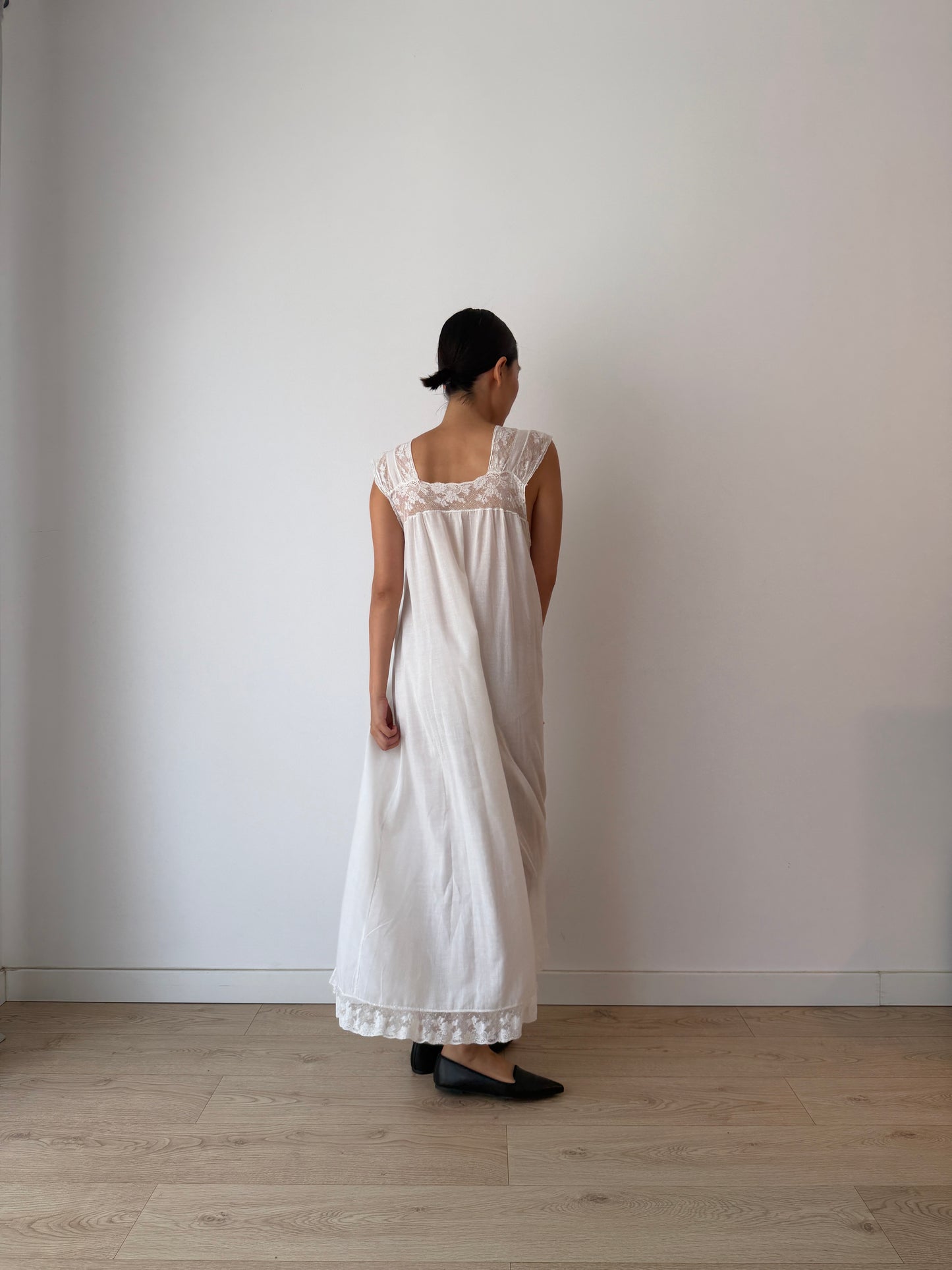 Antique Romantic White Cotton Lace Renaissance Edwardian Nightdress, Vintage French Parisian Romantic Floral Bridal Slip Dress