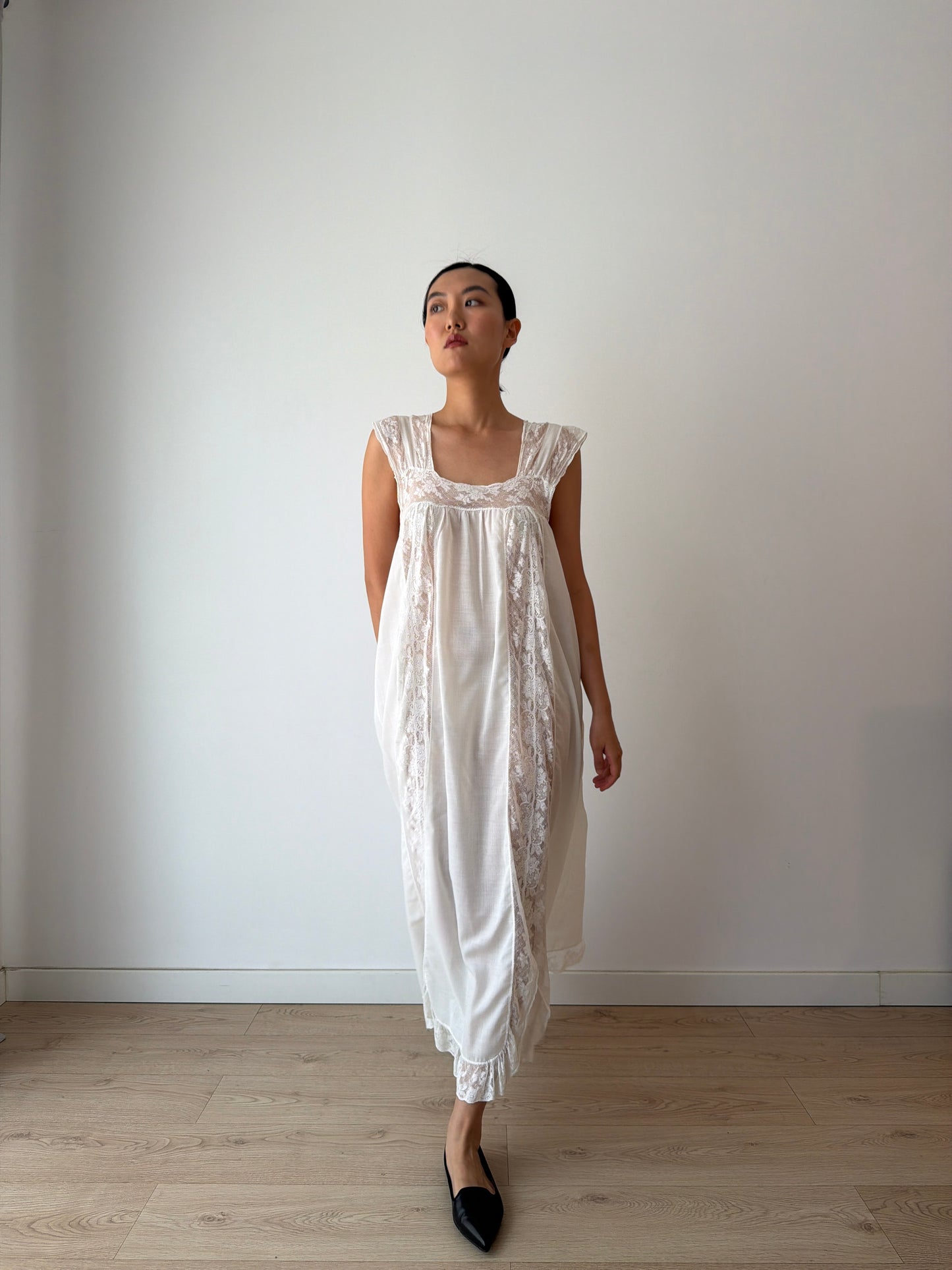 Antique Romantic White Cotton Lace Renaissance Edwardian Nightdress, Vintage French Parisian Romantic Floral Bridal Slip Dress