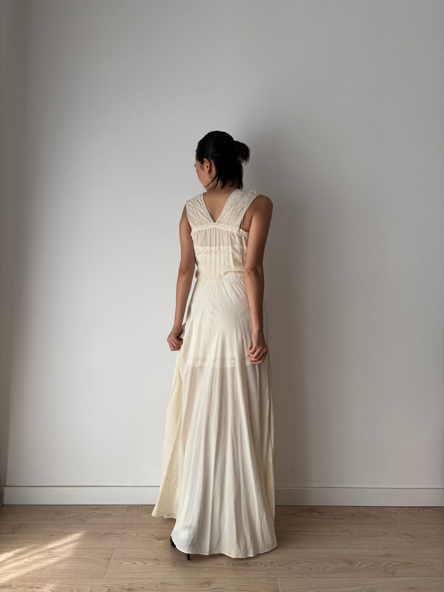 1930s Antique Bias Cut lace White Cream Pure Silk Lace Embroidered Bridal Gown