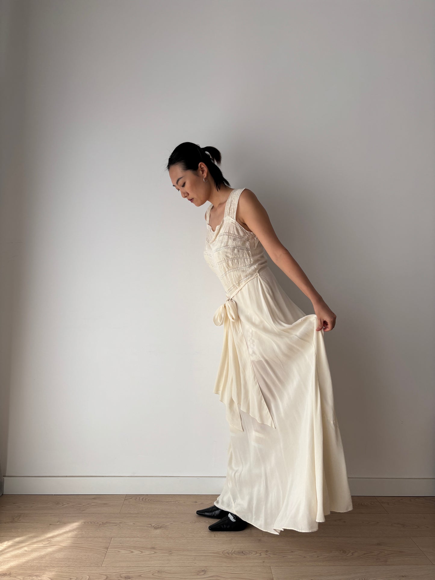 1930s Antique Bias Cut lace White Cream Pure Silk Lace Embroidered Bridal Gown