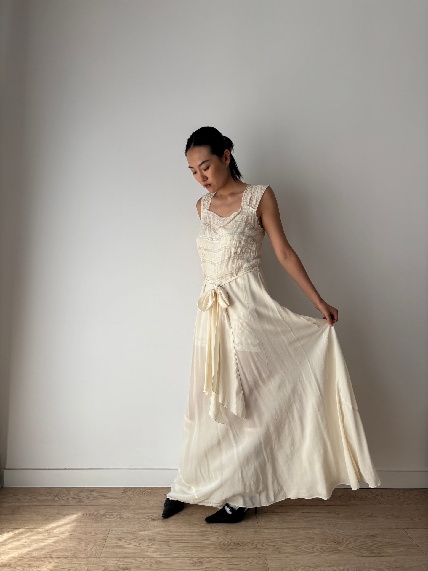 1930s Antique Bias Cut lace White Cream Pure Silk Lace Embroidered Bridal Gown