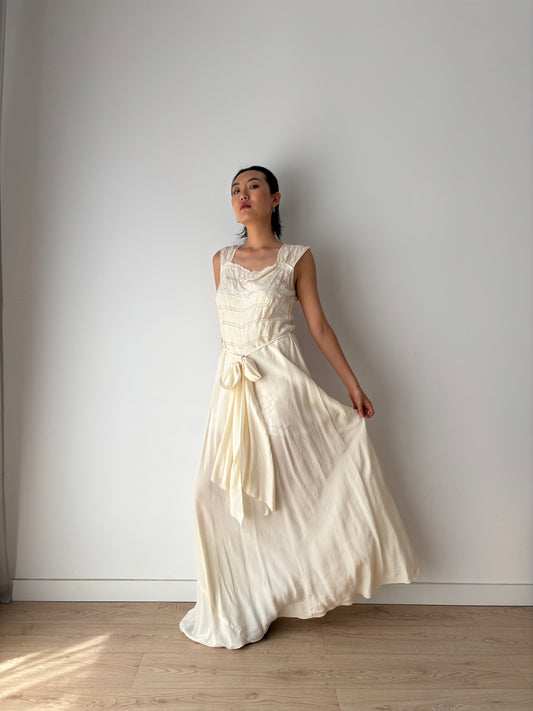 1930s Antique Bias Cut lace White Cream Pure Silk Lace Embroidered Bridal Gown