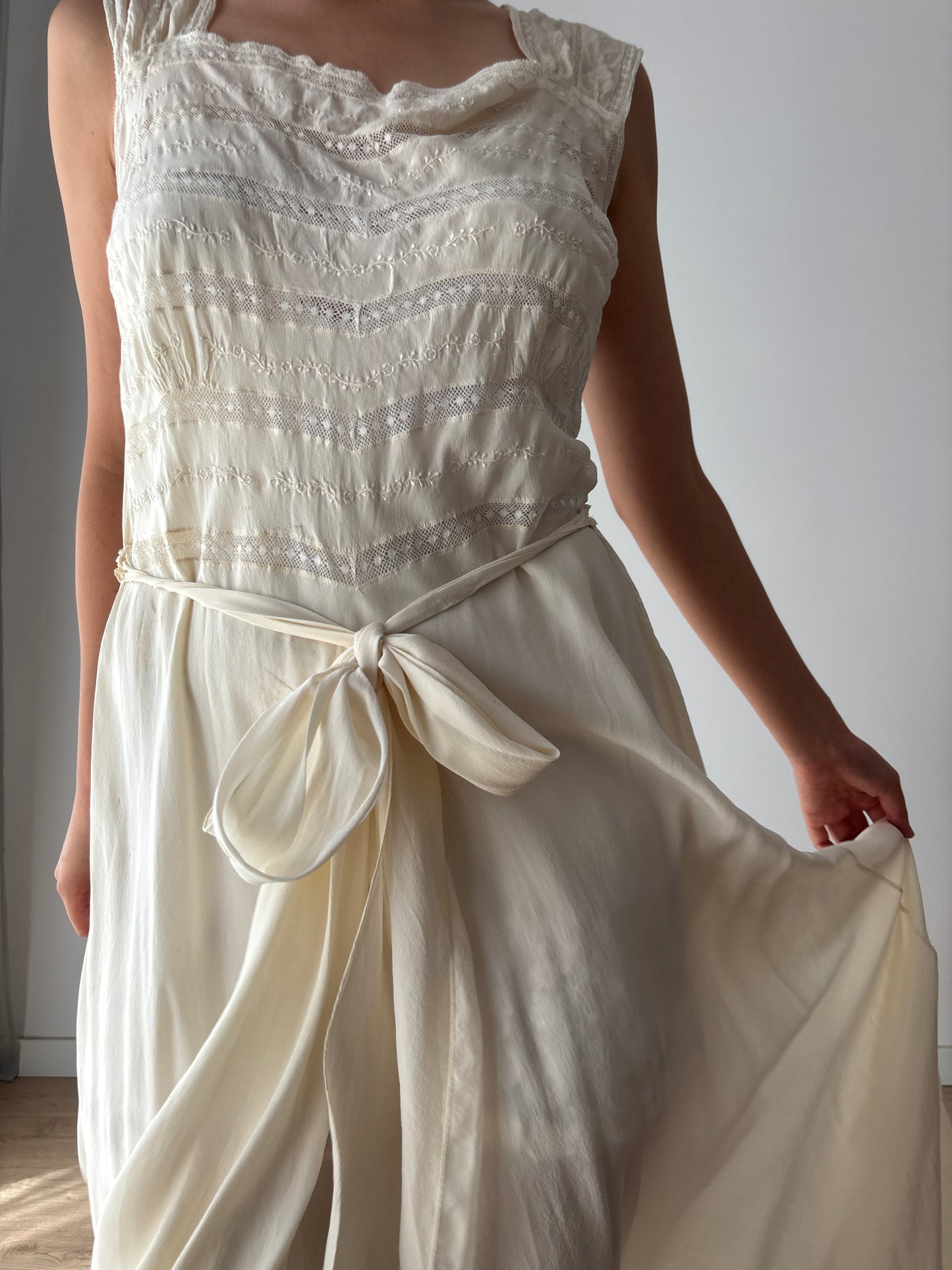 1930s Antique Bias Cut lace White Cream Pure Silk Lace Embroidered Bridal Gown