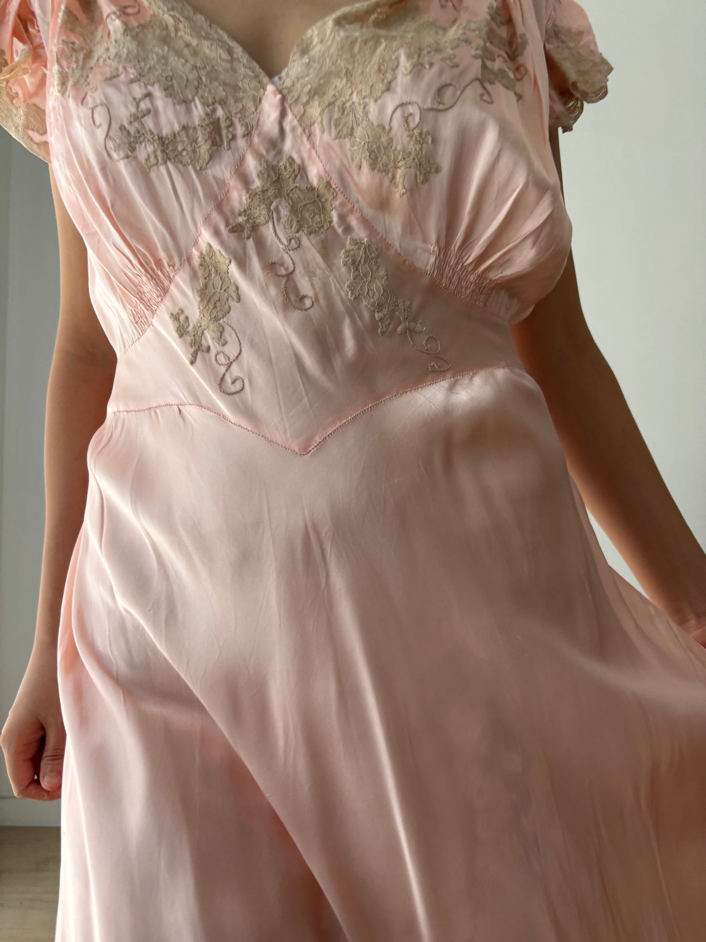 Rare 1930s 1940s Butterfly Sleeve Bias Cut Ruffle Lace Pastel Pink Silk Satin Dress